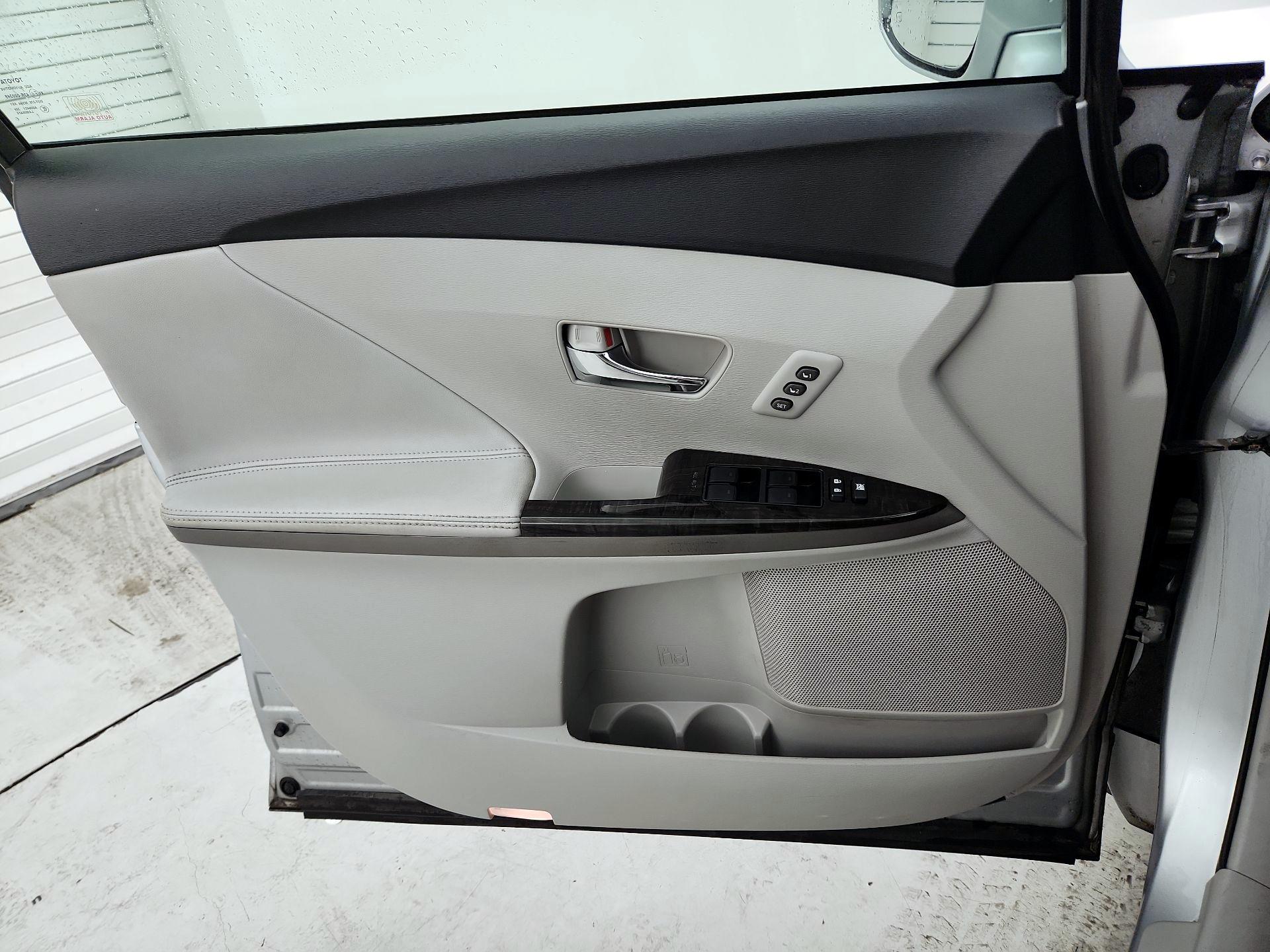 Thumbnail: 2015 Toyota Venza - 12