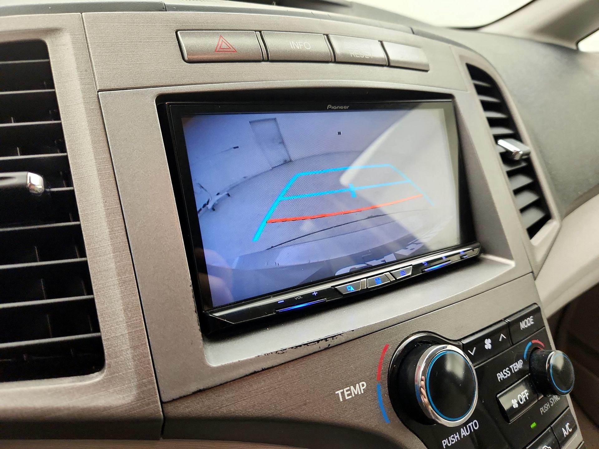 Thumbnail: 2015 Toyota Venza - 14