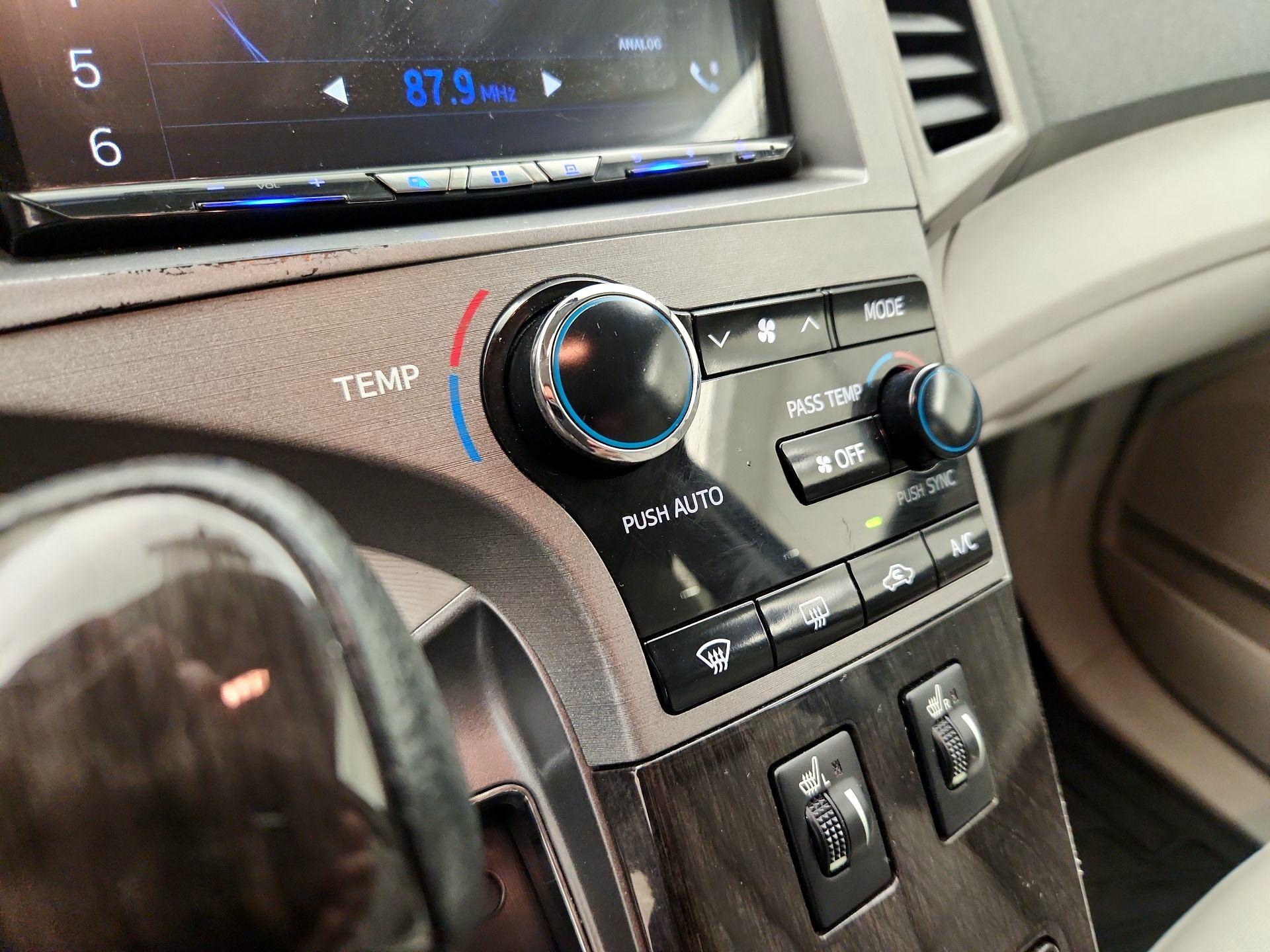 Thumbnail: 2015 Toyota Venza - 16
