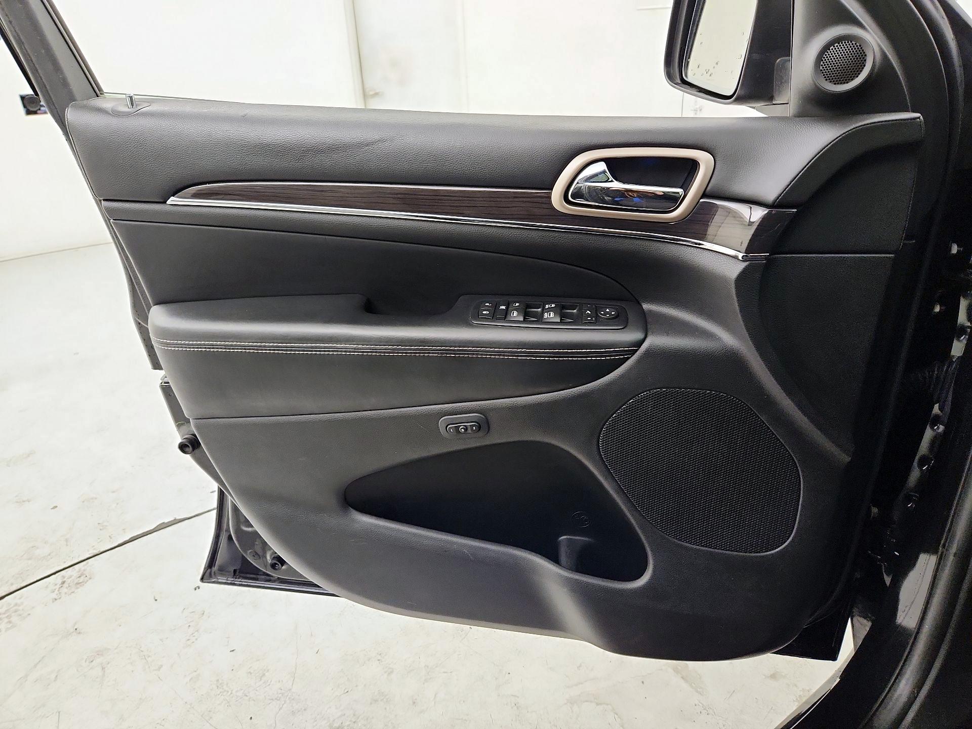 Thumbnail: 2016 Jeep Grand Cherokee - 12