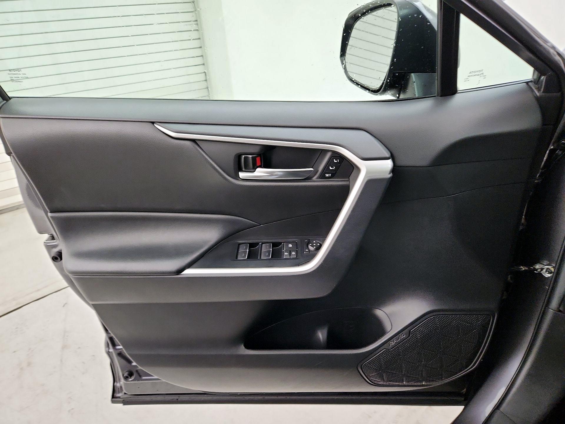 Thumbnail: 2022 Toyota RAV4 - 12