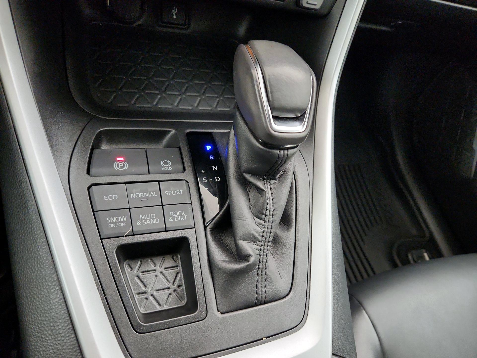 Thumbnail: 2022 Toyota RAV4 - 17