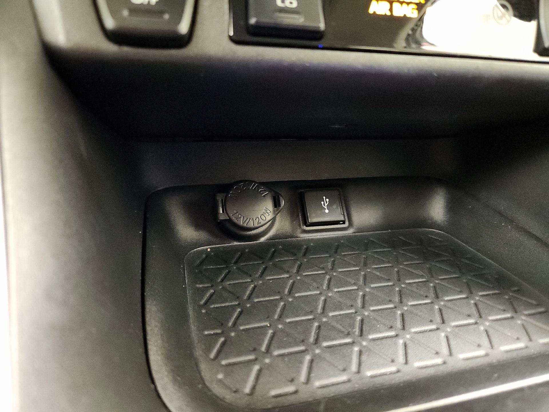 Thumbnail: 2022 Toyota RAV4 - 18