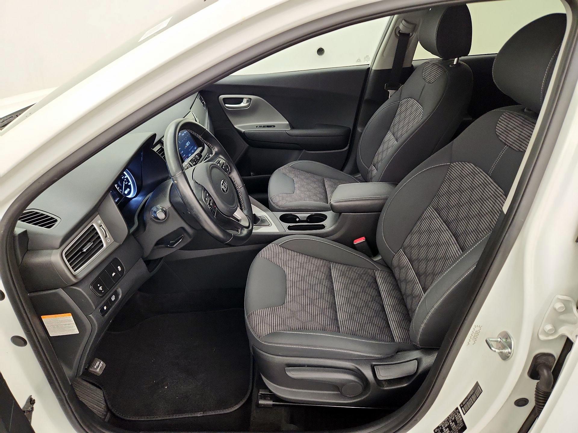 Thumbnail: 2017 Kia Niro - 11