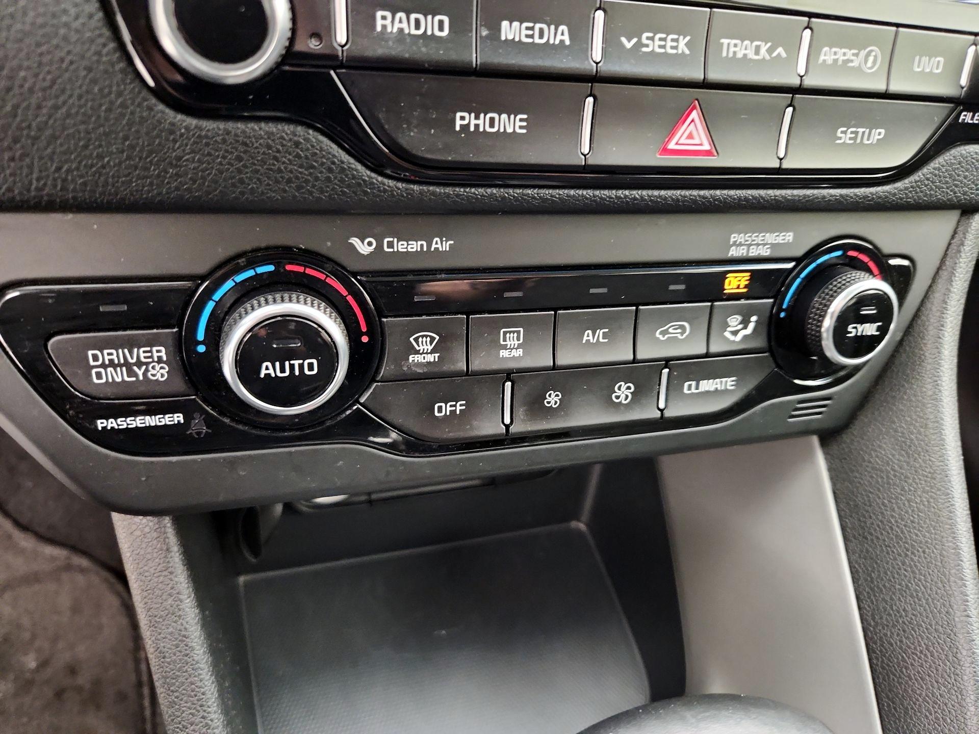 Thumbnail: 2017 Kia Niro - 16