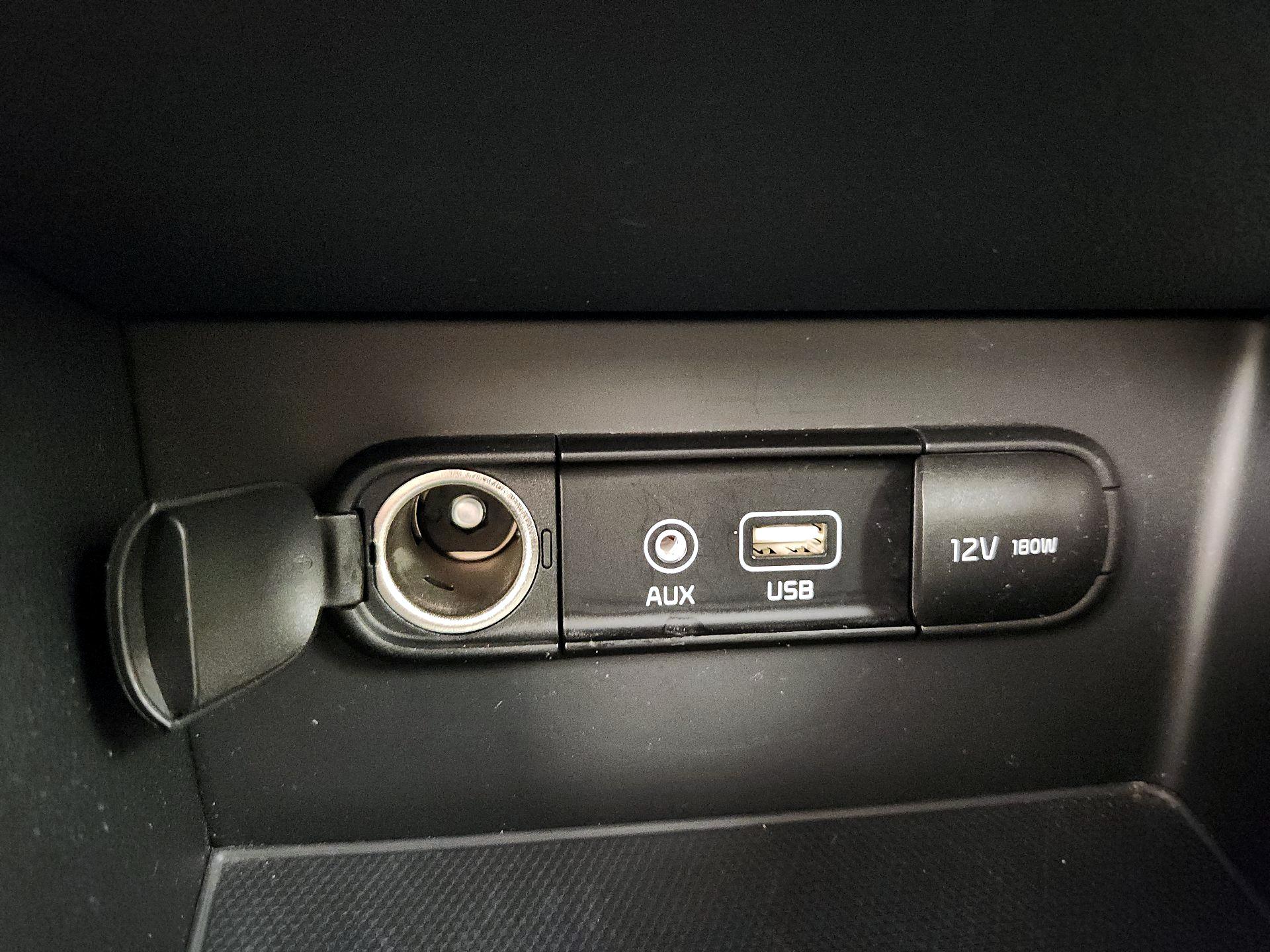 Thumbnail: 2017 Kia Niro - 18