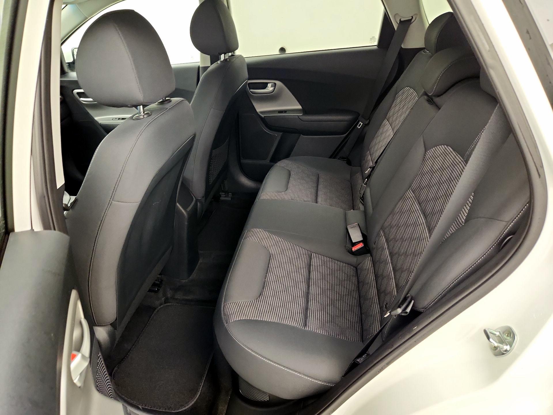 Thumbnail: 2017 Kia Niro - 19