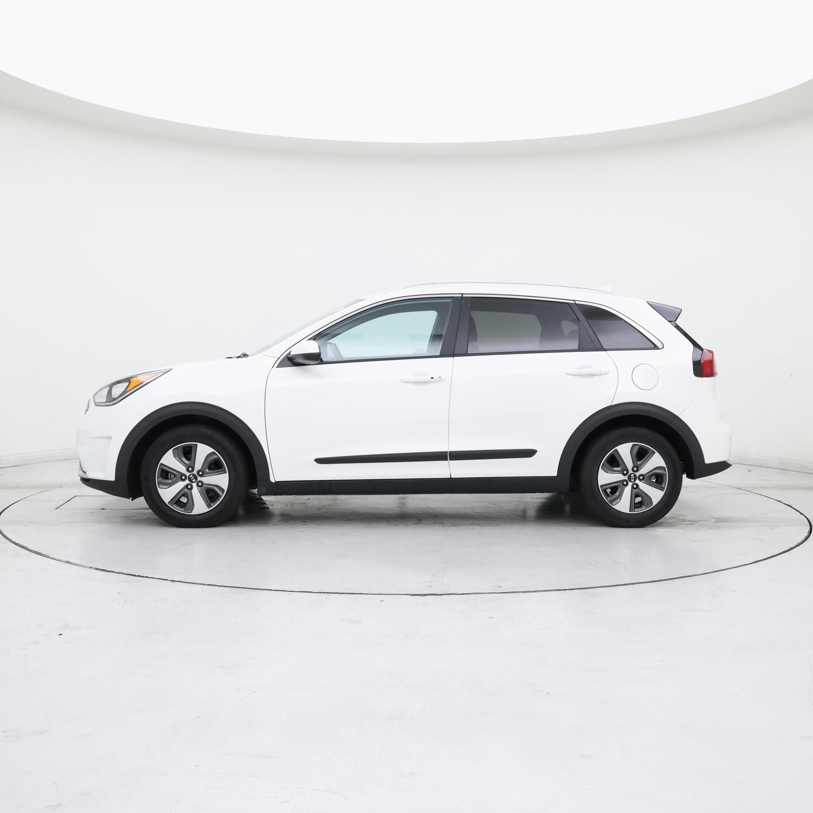 Thumbnail: 2017 Kia Niro - 3