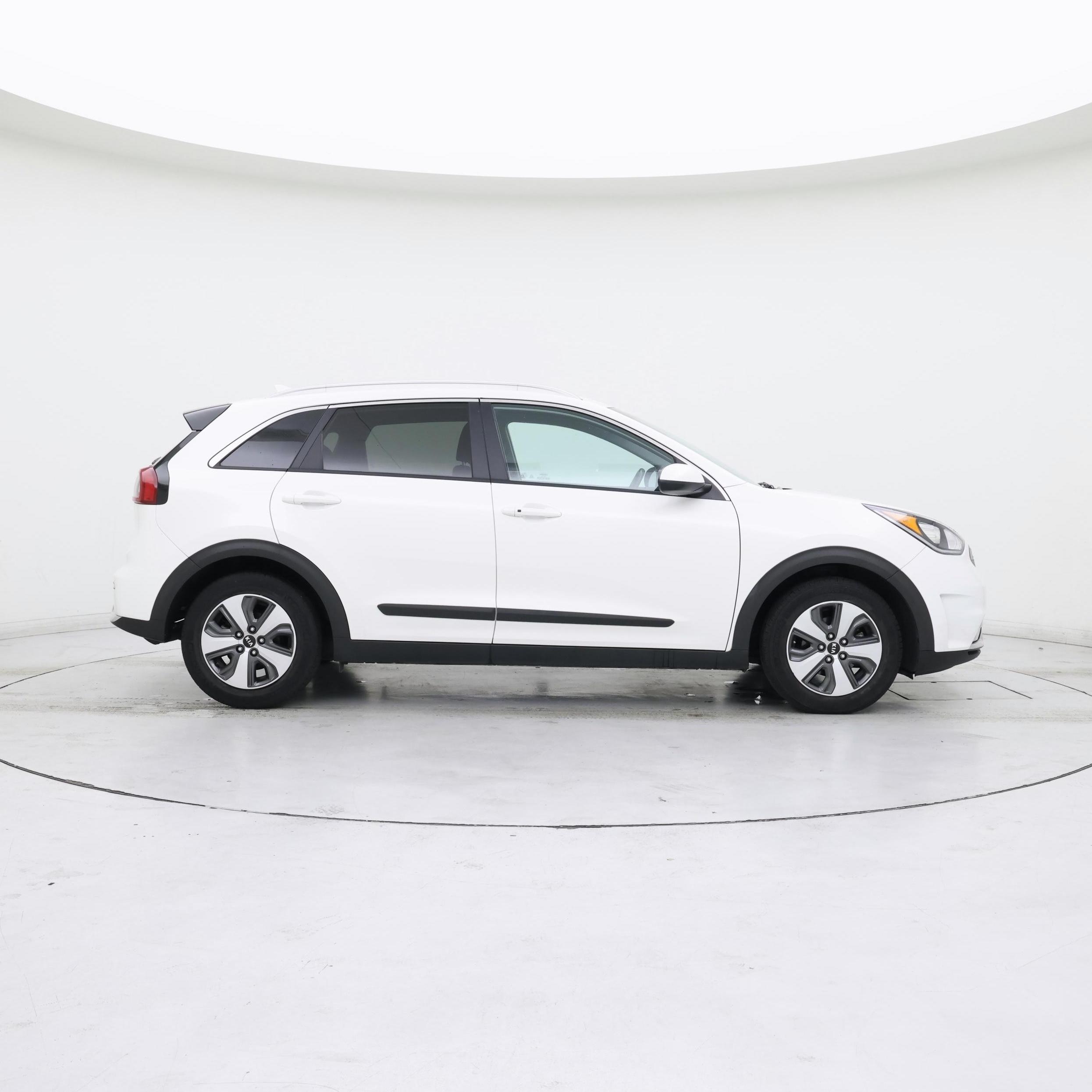 Thumbnail: 2017 Kia Niro - 7