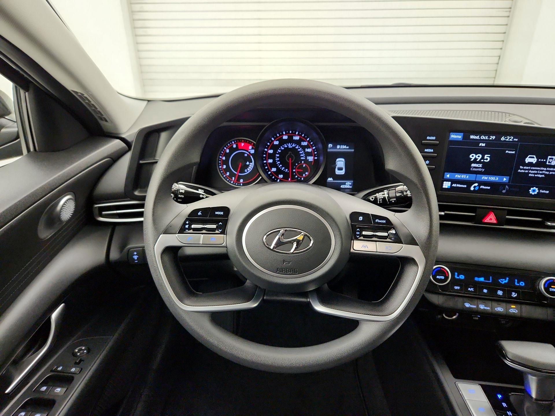 Thumbnail: 2022 Hyundai Elantra - 10