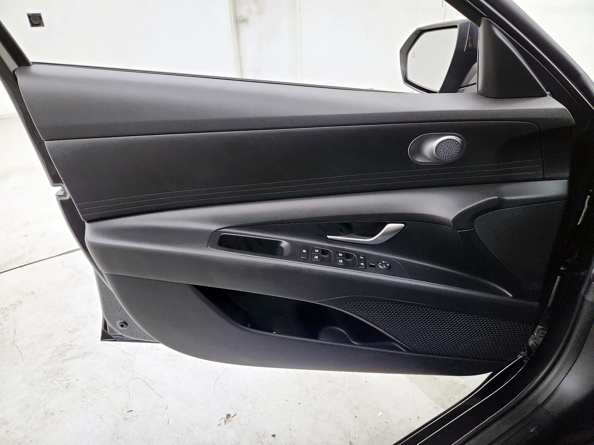 Thumbnail: 2022 Hyundai Elantra - 12