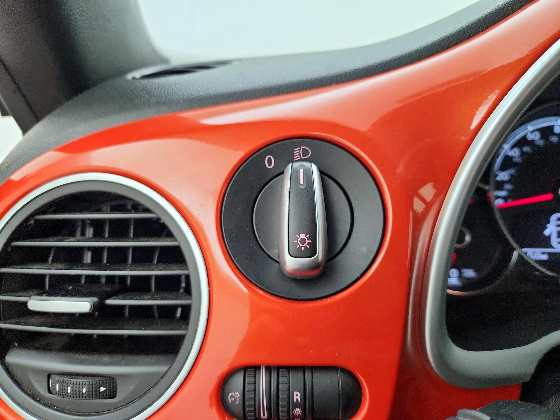 Thumbnail: 2019 Volkswagen Beetle - 13