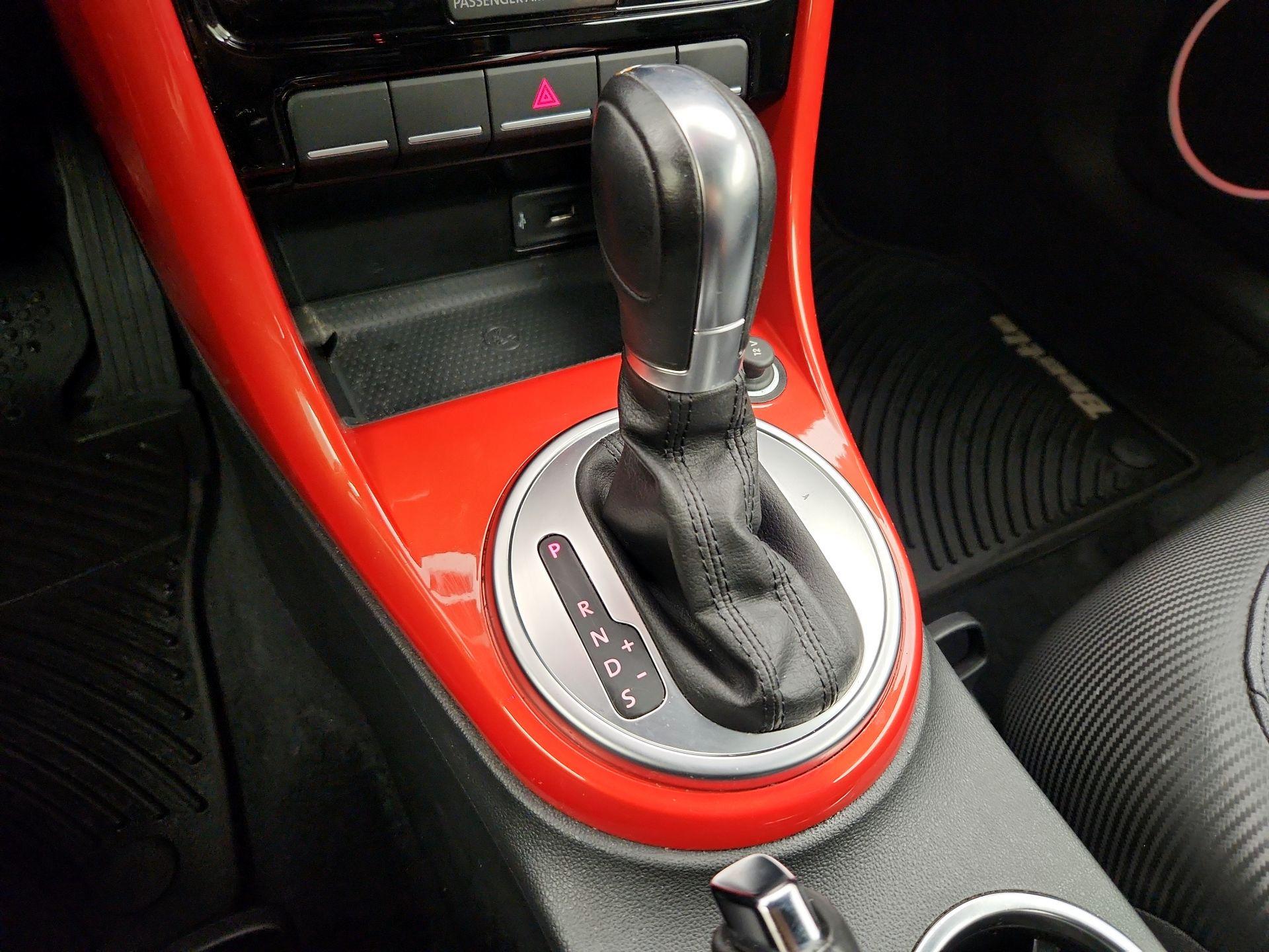 Thumbnail: 2019 Volkswagen Beetle - 17