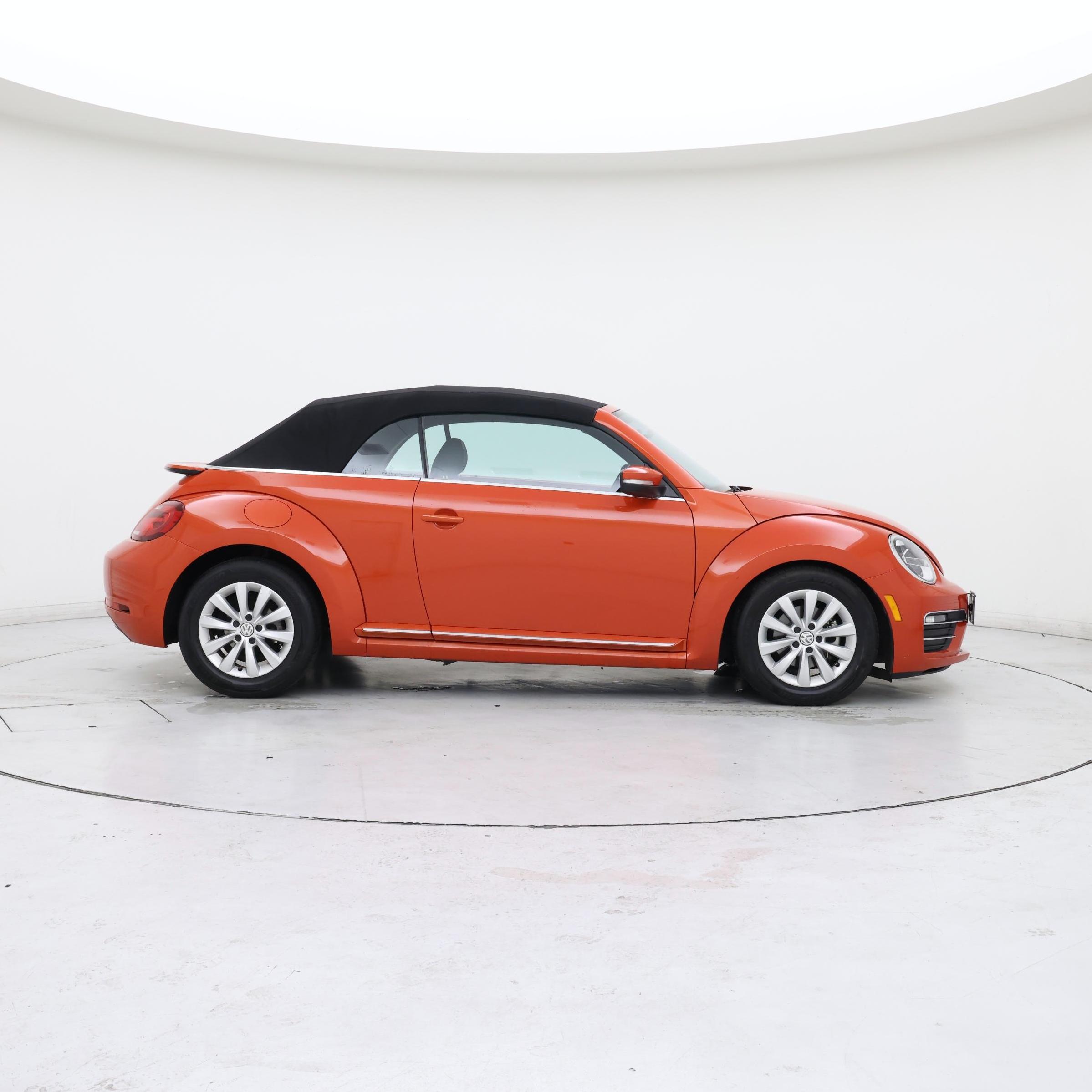 Thumbnail: 2019 Volkswagen Beetle - 7