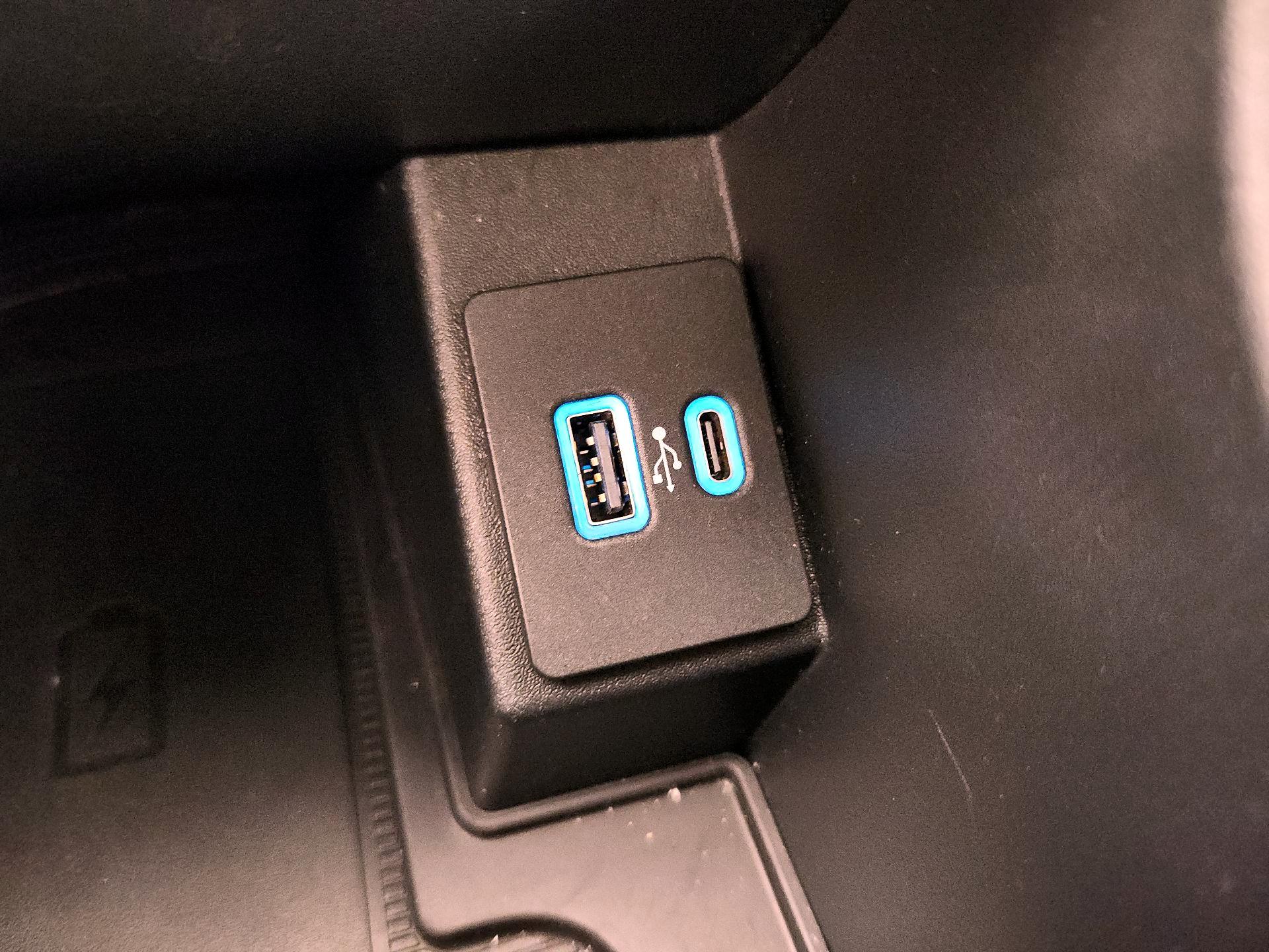 Thumbnail: 2021 Ford Edge - 18