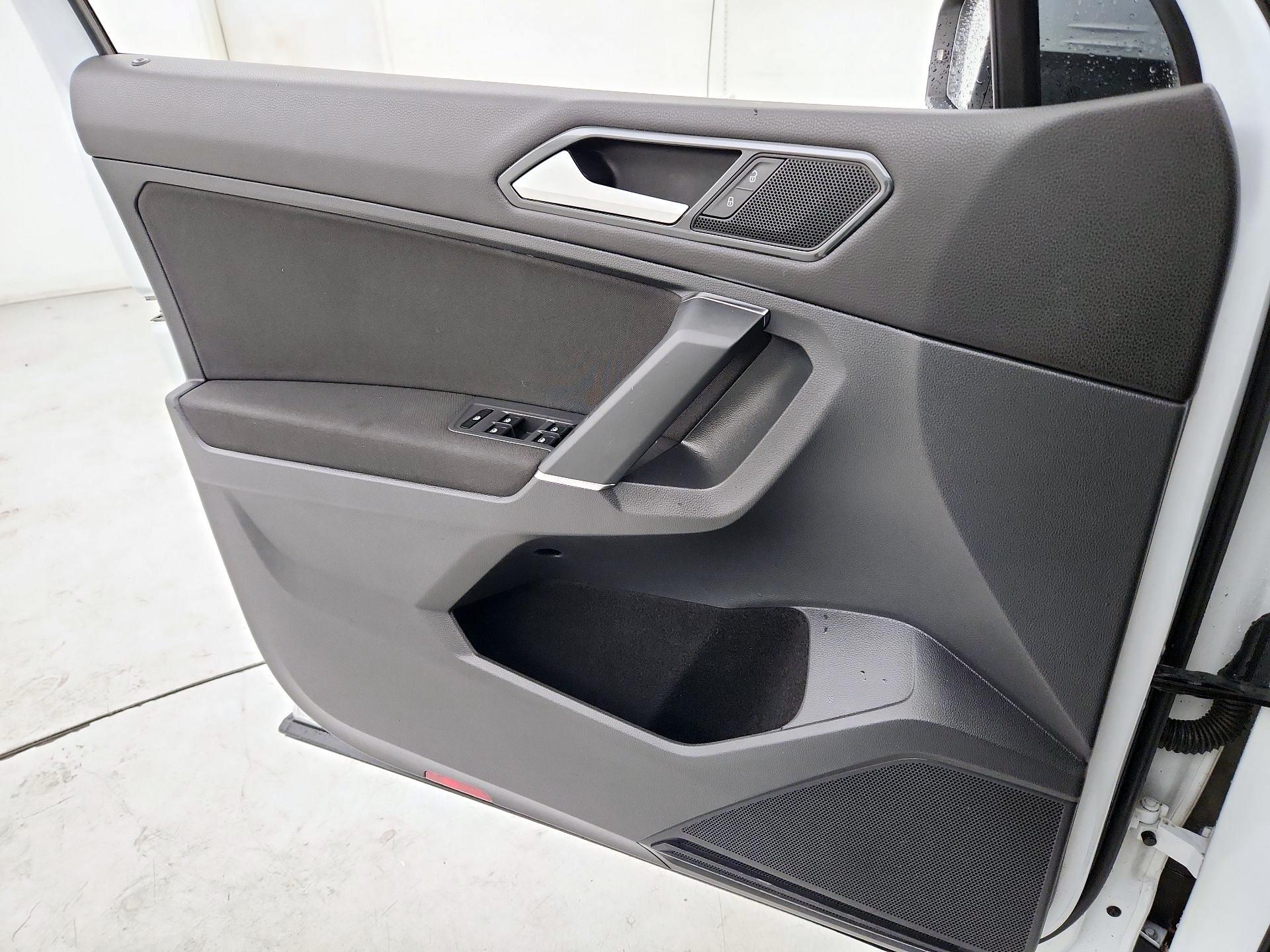 Thumbnail: 2018 Volkswagen Tiguan - 12