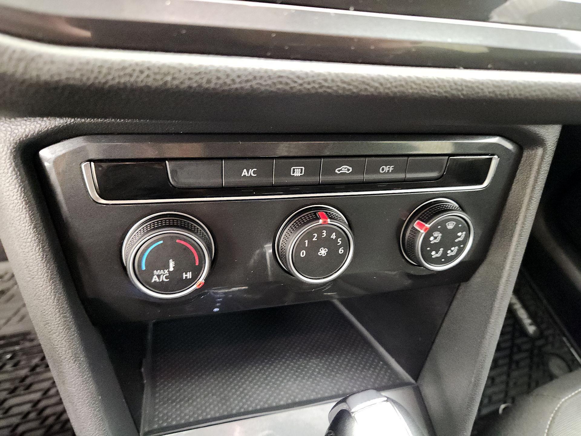 Thumbnail: 2018 Volkswagen Tiguan - 16