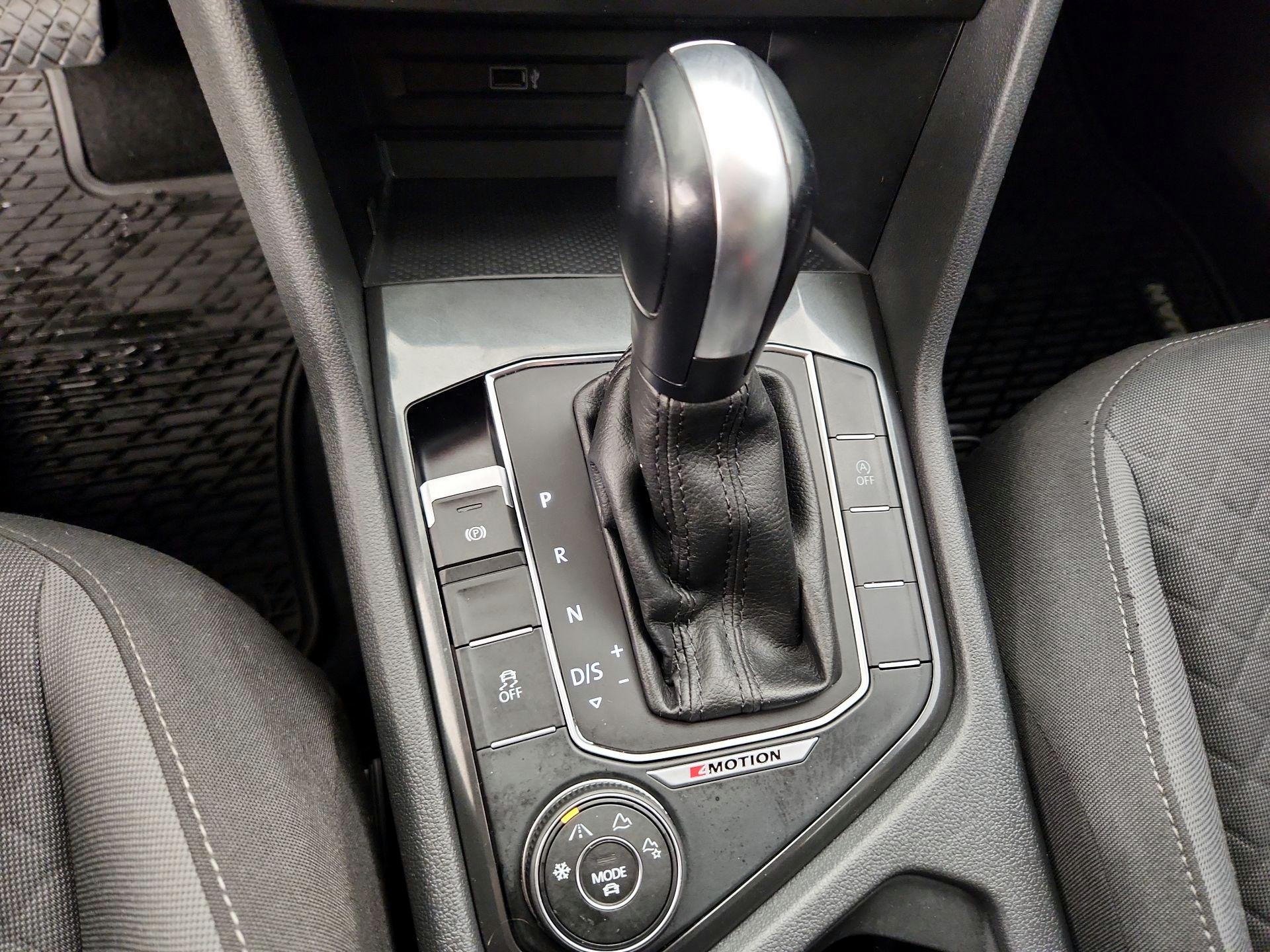 Thumbnail: 2018 Volkswagen Tiguan - 17