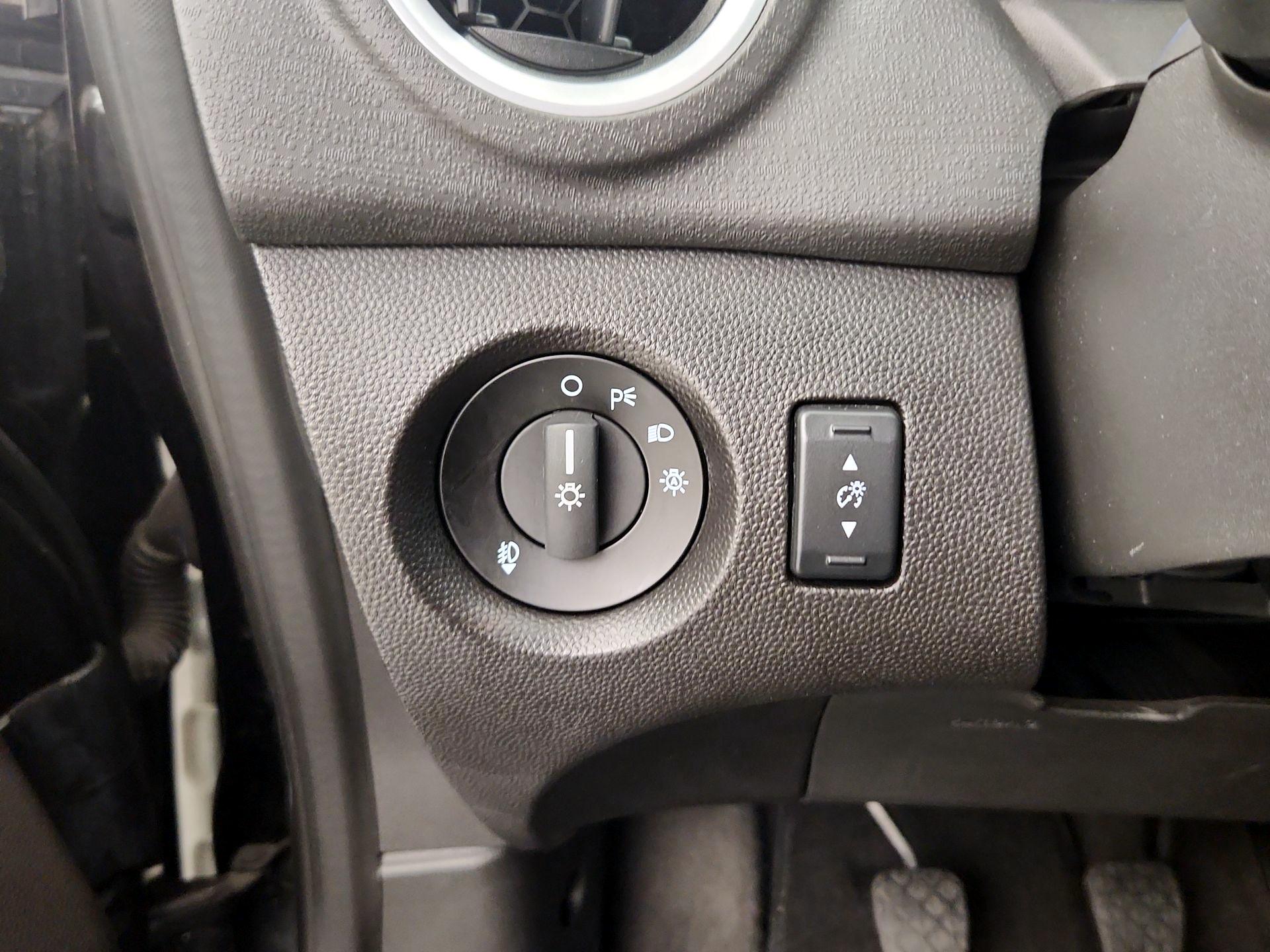 Thumbnail: 2014 Ford Fiesta - 13