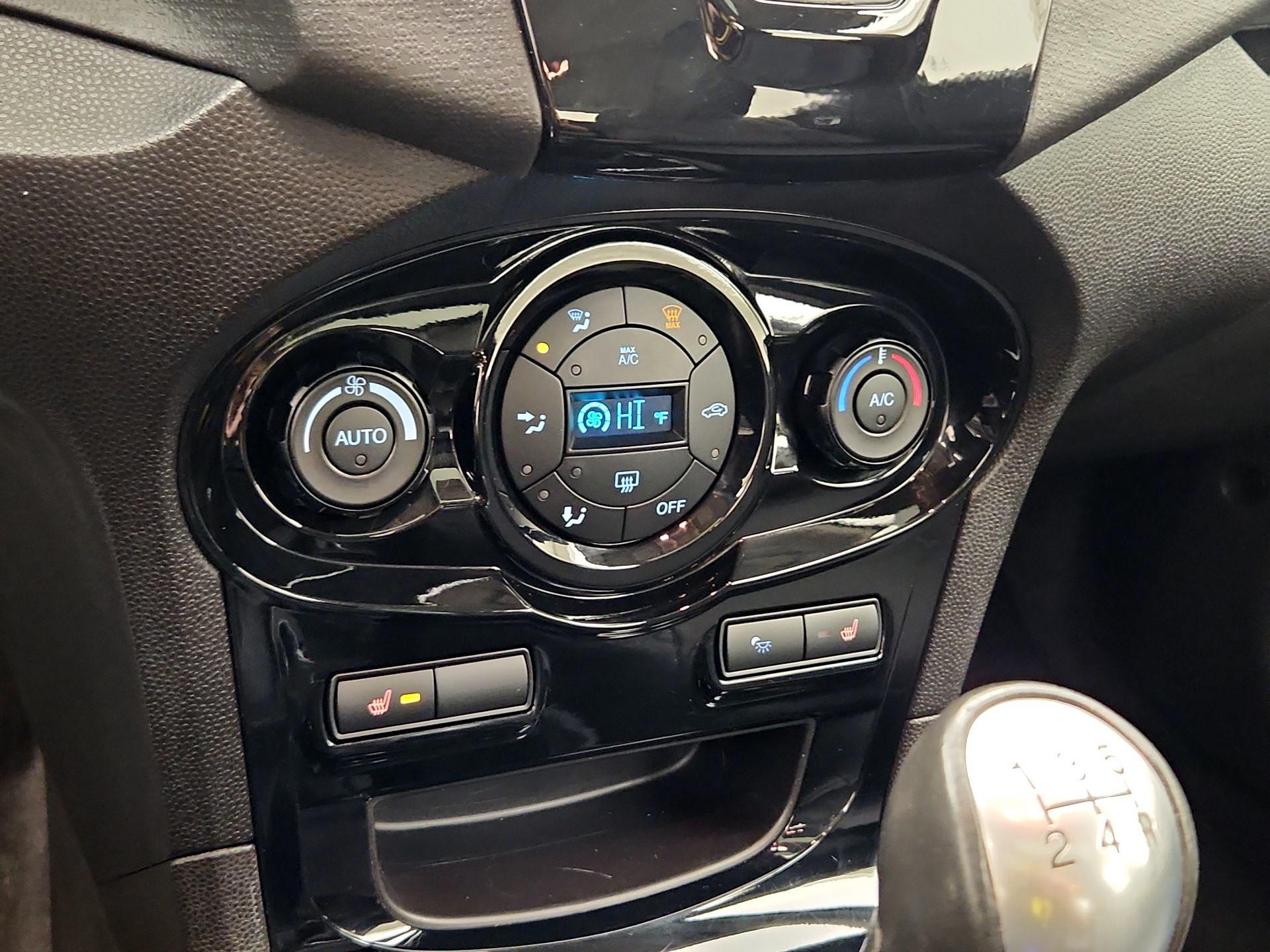 Thumbnail: 2014 Ford Fiesta - 17