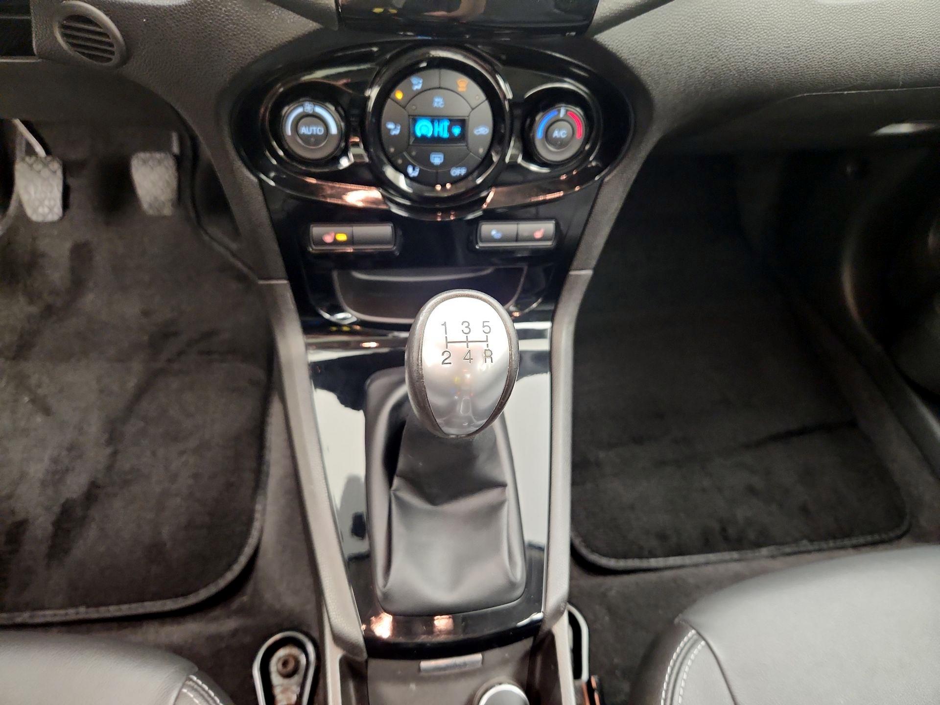 Thumbnail: 2014 Ford Fiesta - 18