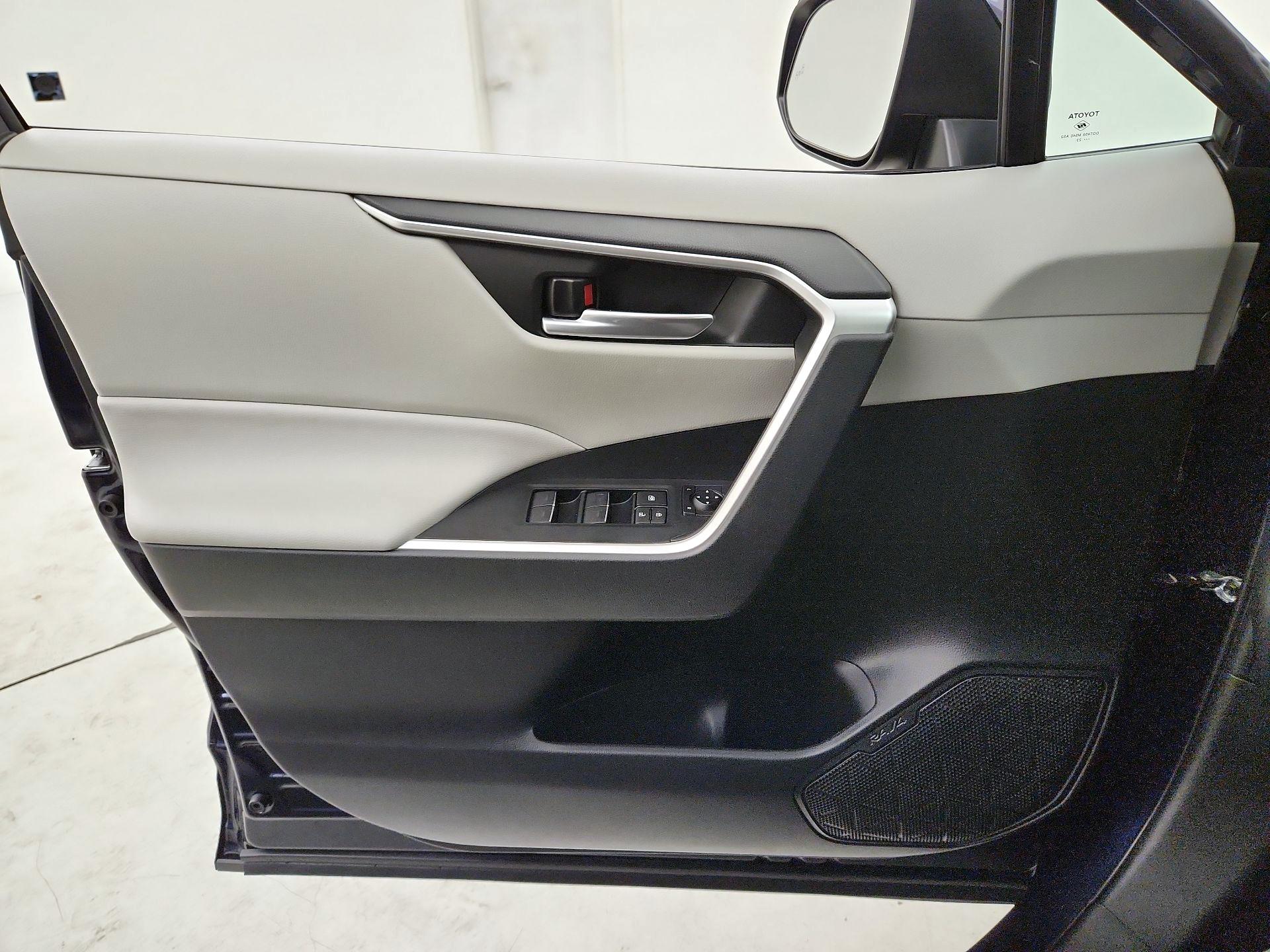 Thumbnail: 2023 Toyota RAV4 - 12