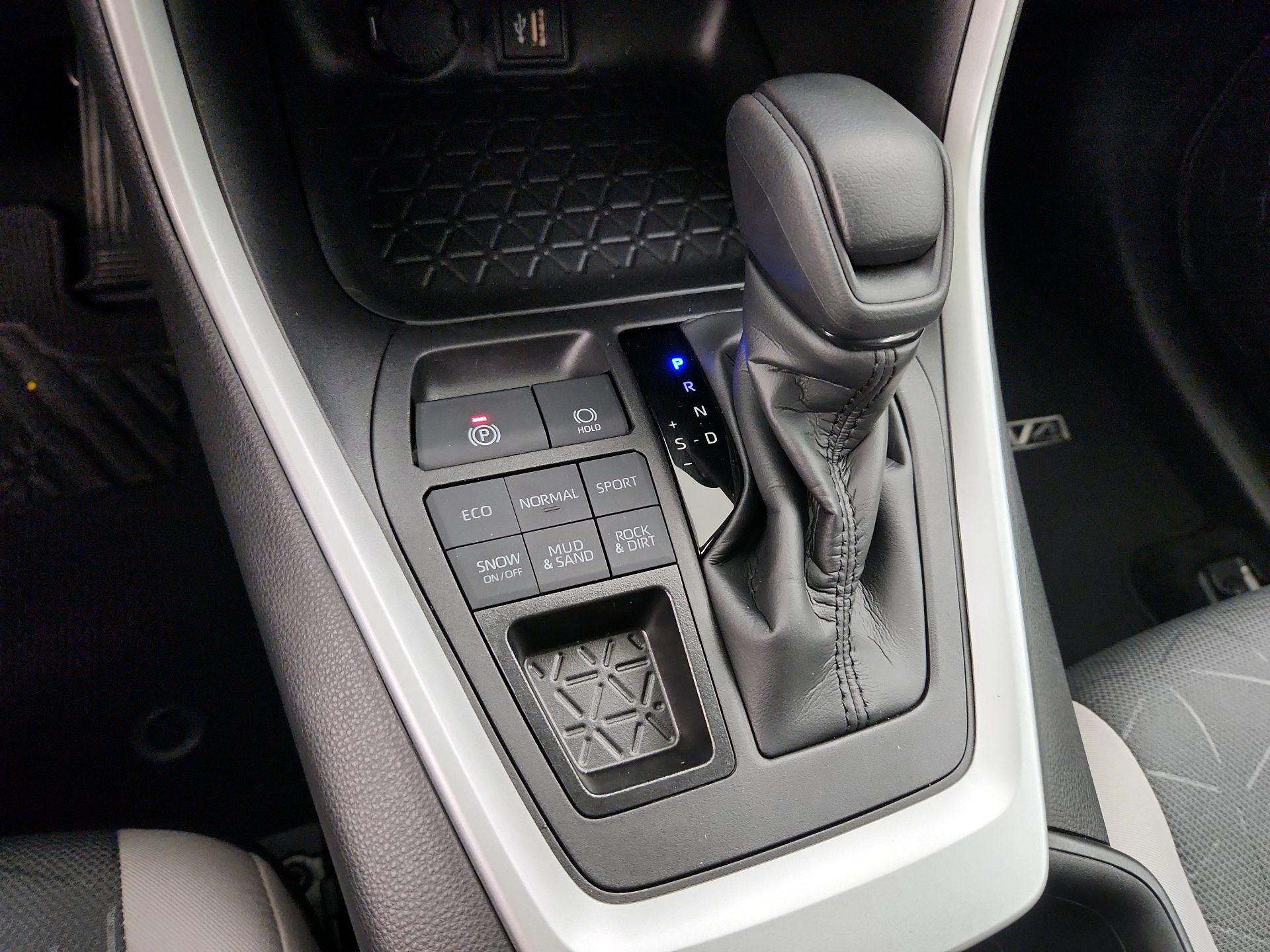 Thumbnail: 2023 Toyota RAV4 - 17