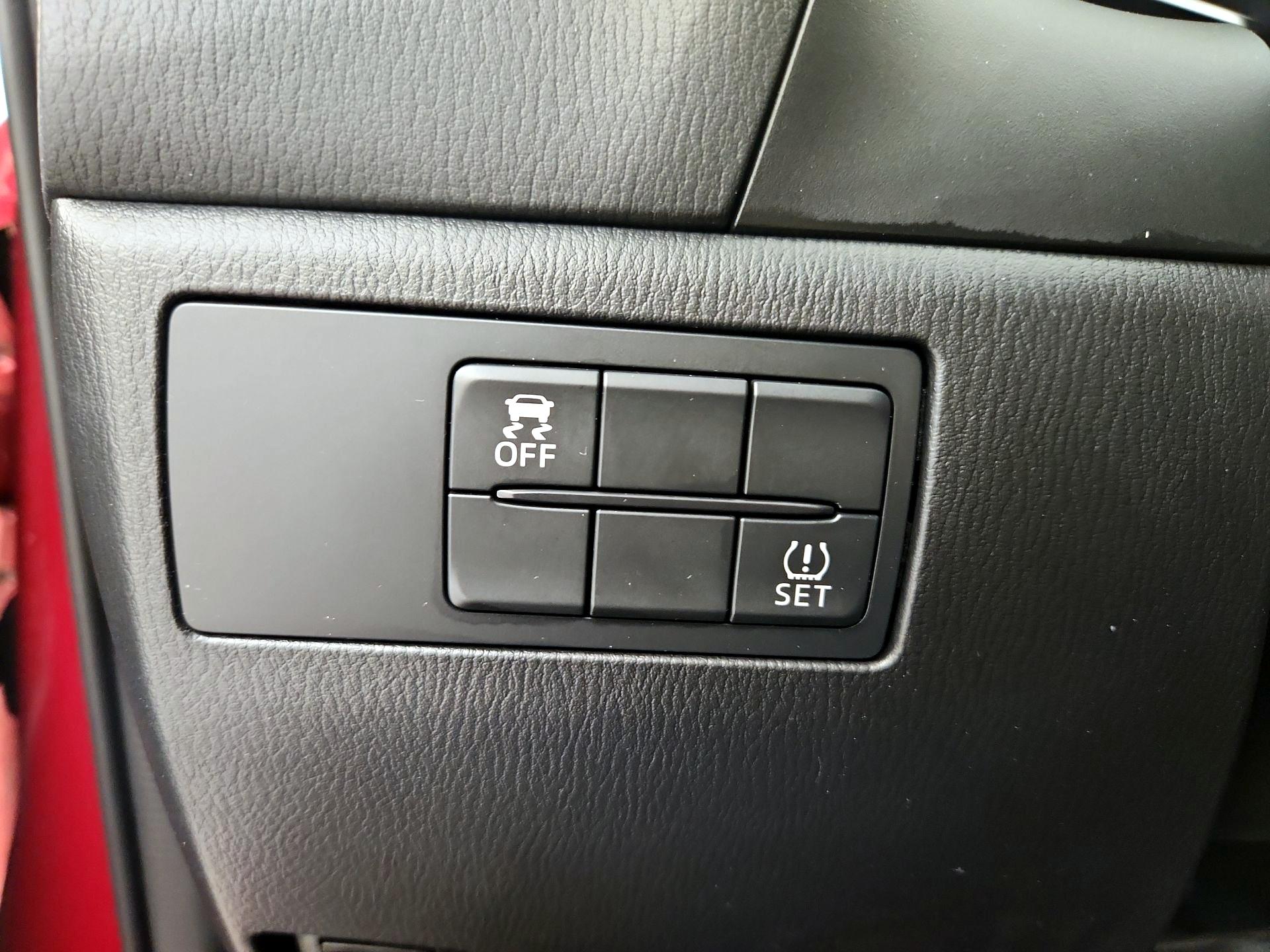 Thumbnail: 2017 Mazda Mazda3 - 13