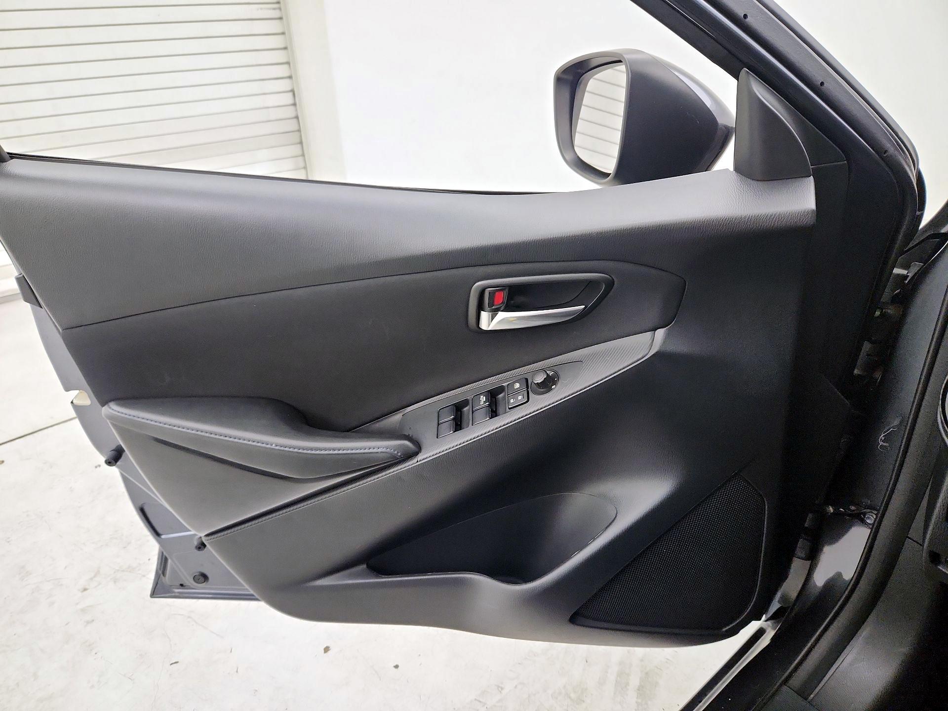 Thumbnail: 2018 Toyota Yaris iA - 12