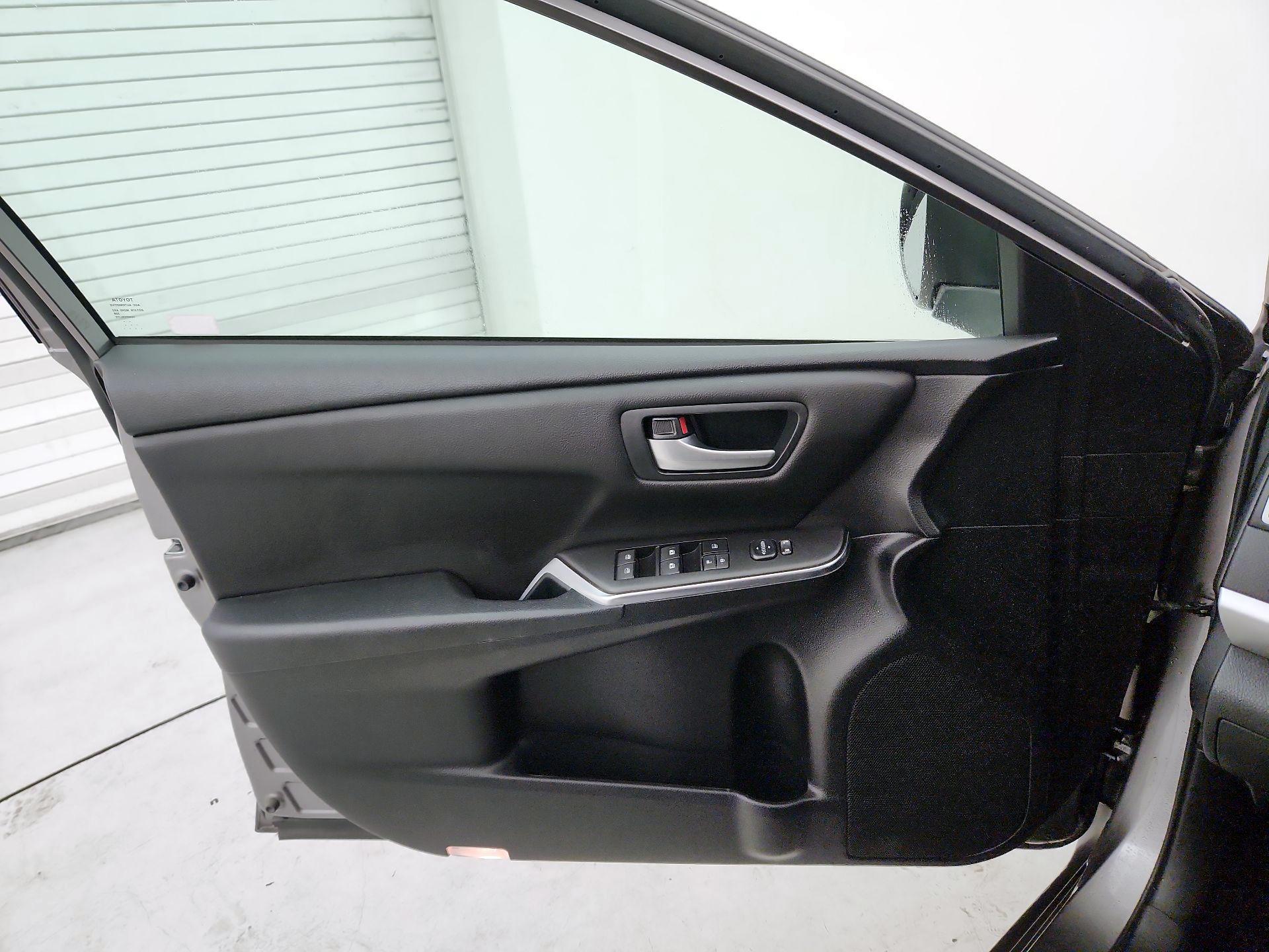 Thumbnail: 2017 Toyota Camry - 12