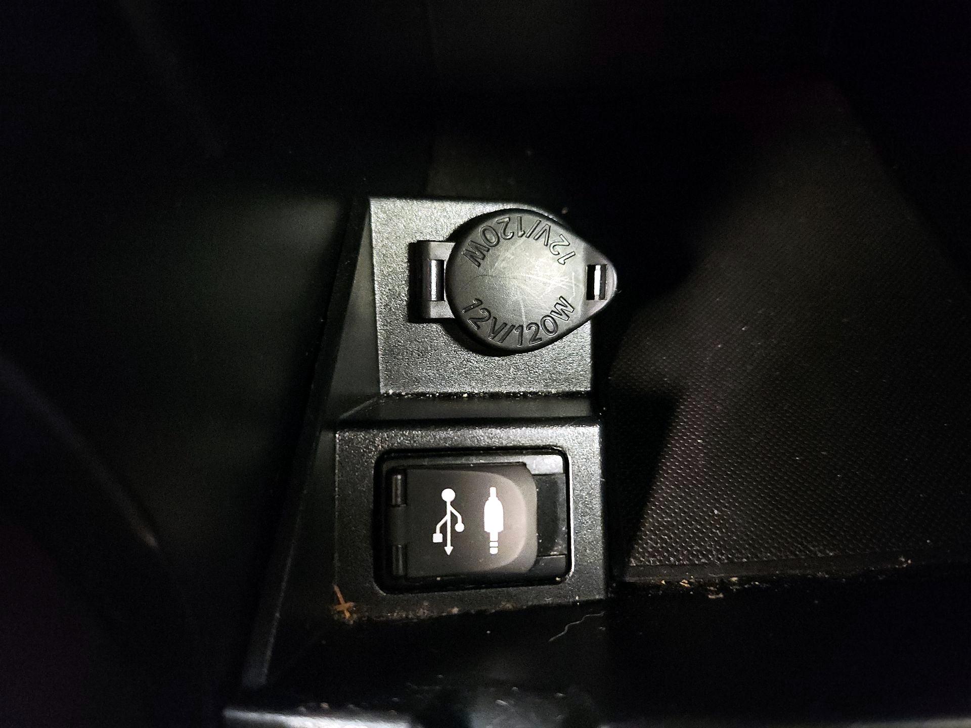 Thumbnail: 2017 Toyota Camry - 18