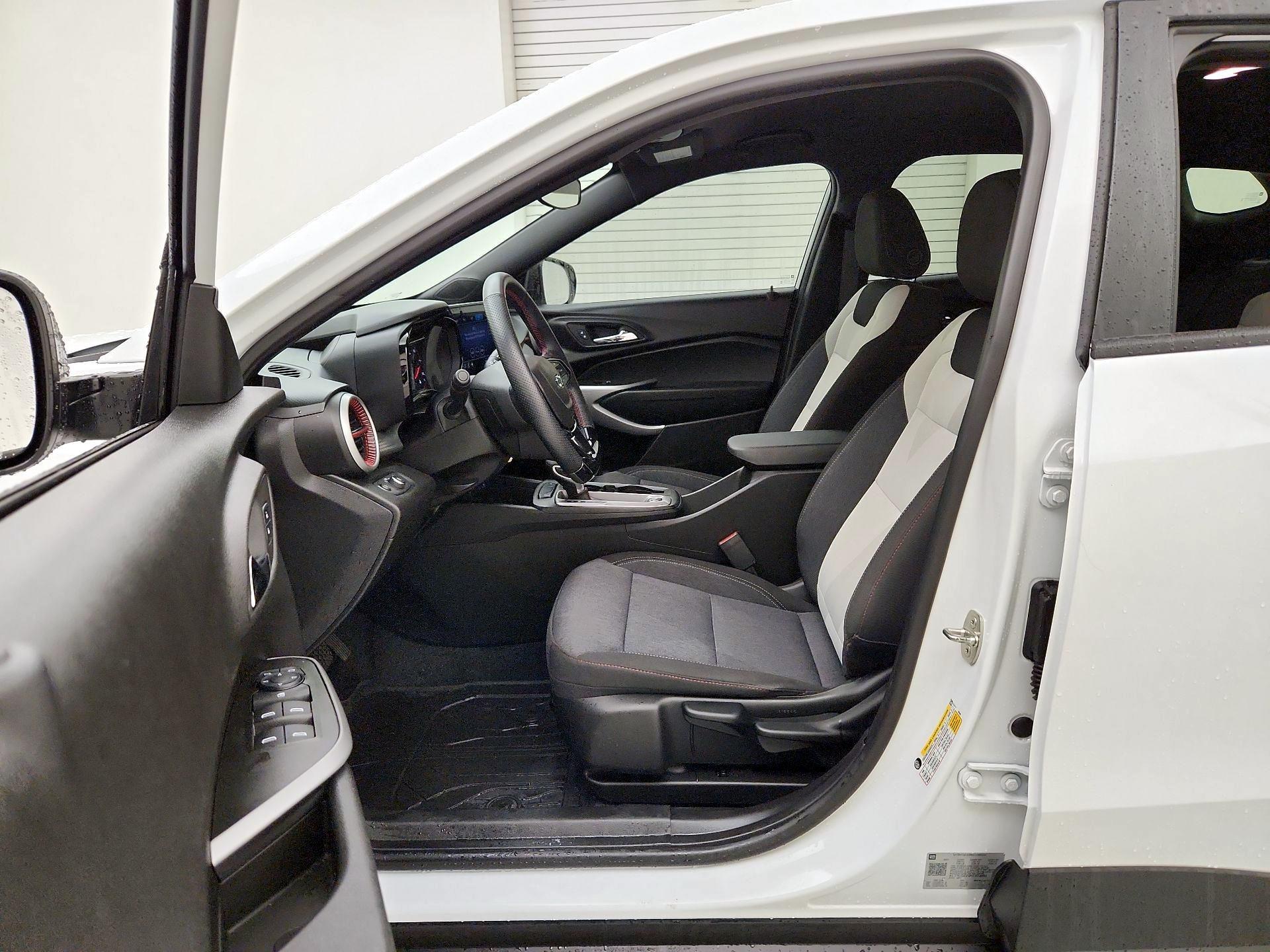 Thumbnail: 2024 Chevrolet Trax - 11