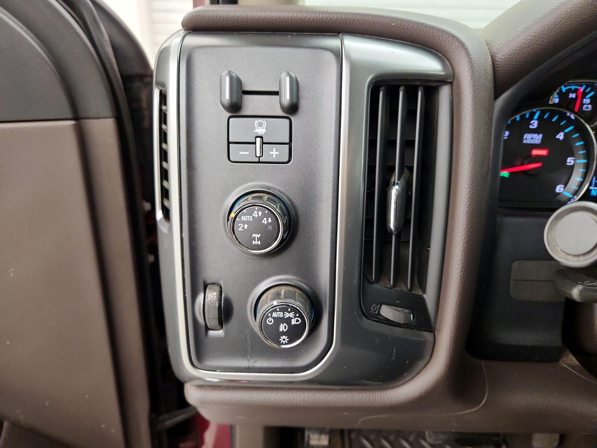 Thumbnail: 2015 Chevrolet Silverado 1500 - 13