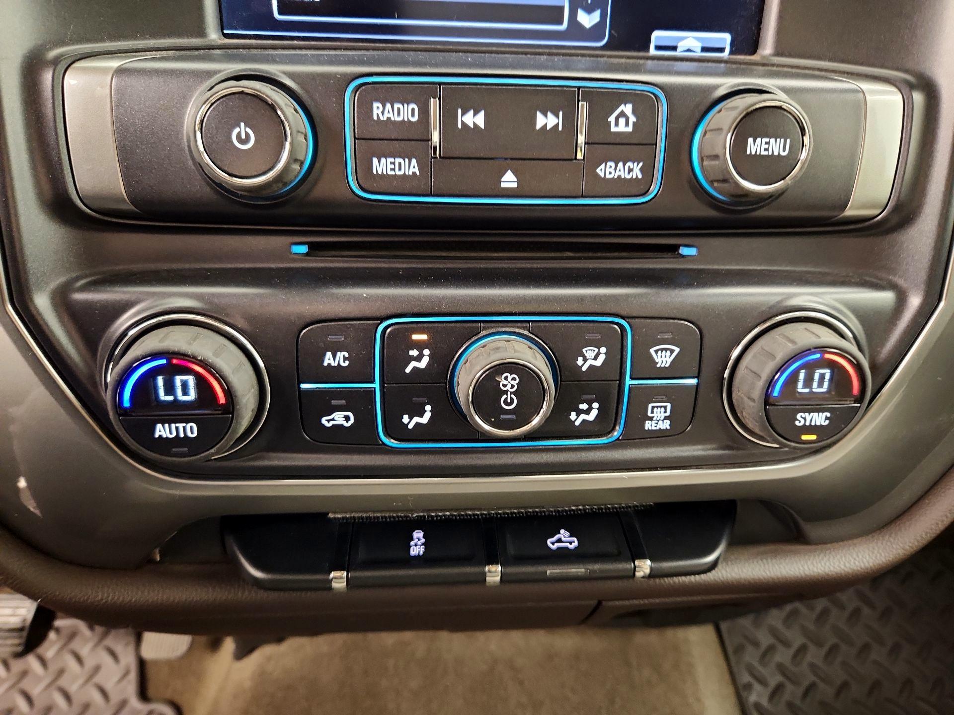 Thumbnail: 2015 Chevrolet Silverado 1500 - 16