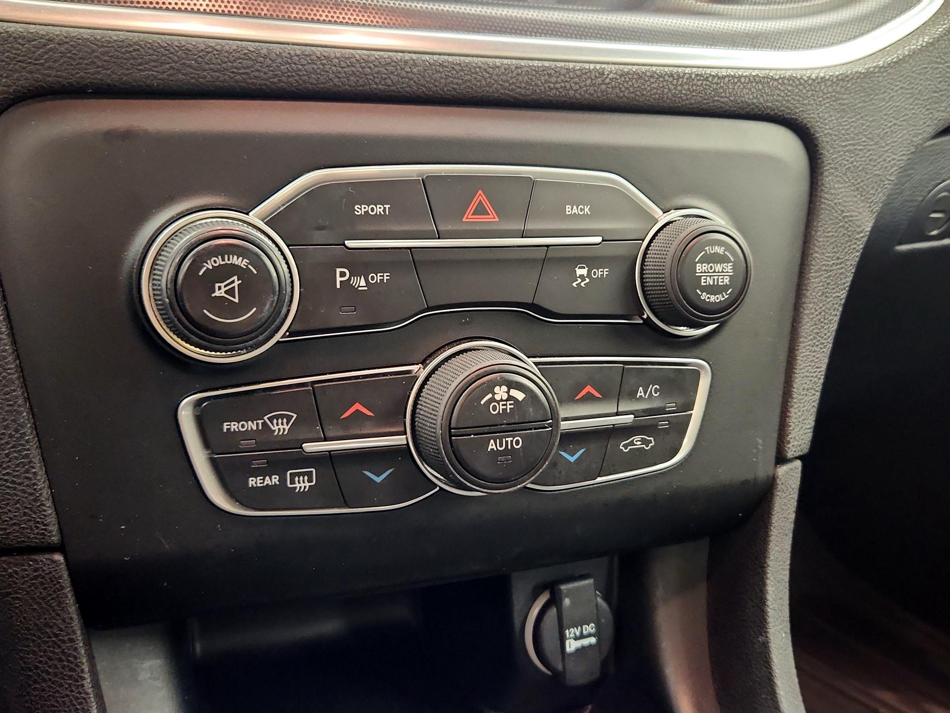 Thumbnail: 2016 Dodge Charger - 17