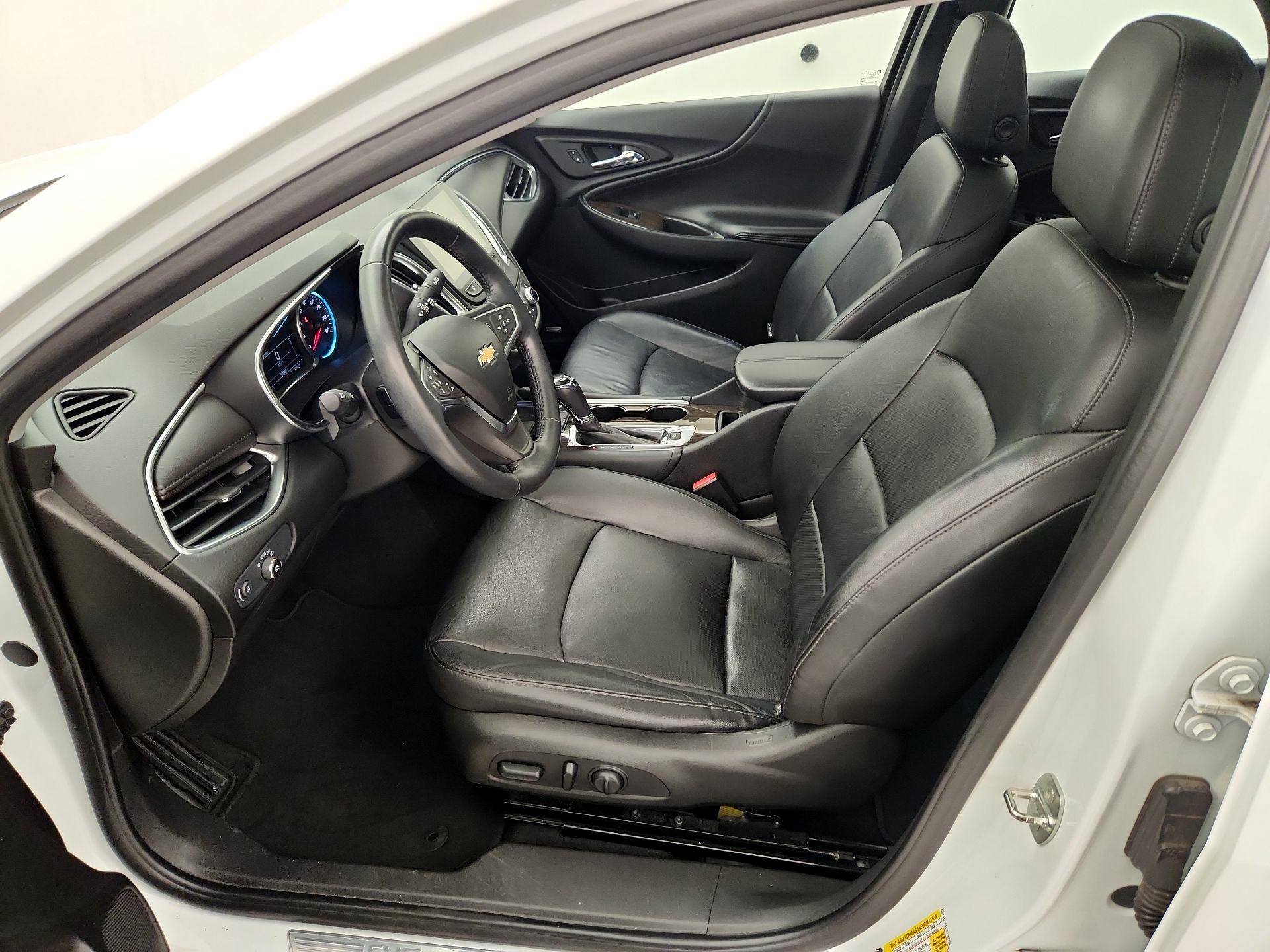 Thumbnail: 2016 Chevrolet Malibu - 11