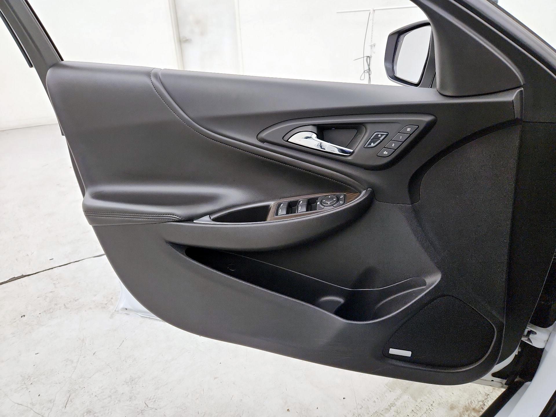 Thumbnail: 2016 Chevrolet Malibu - 12