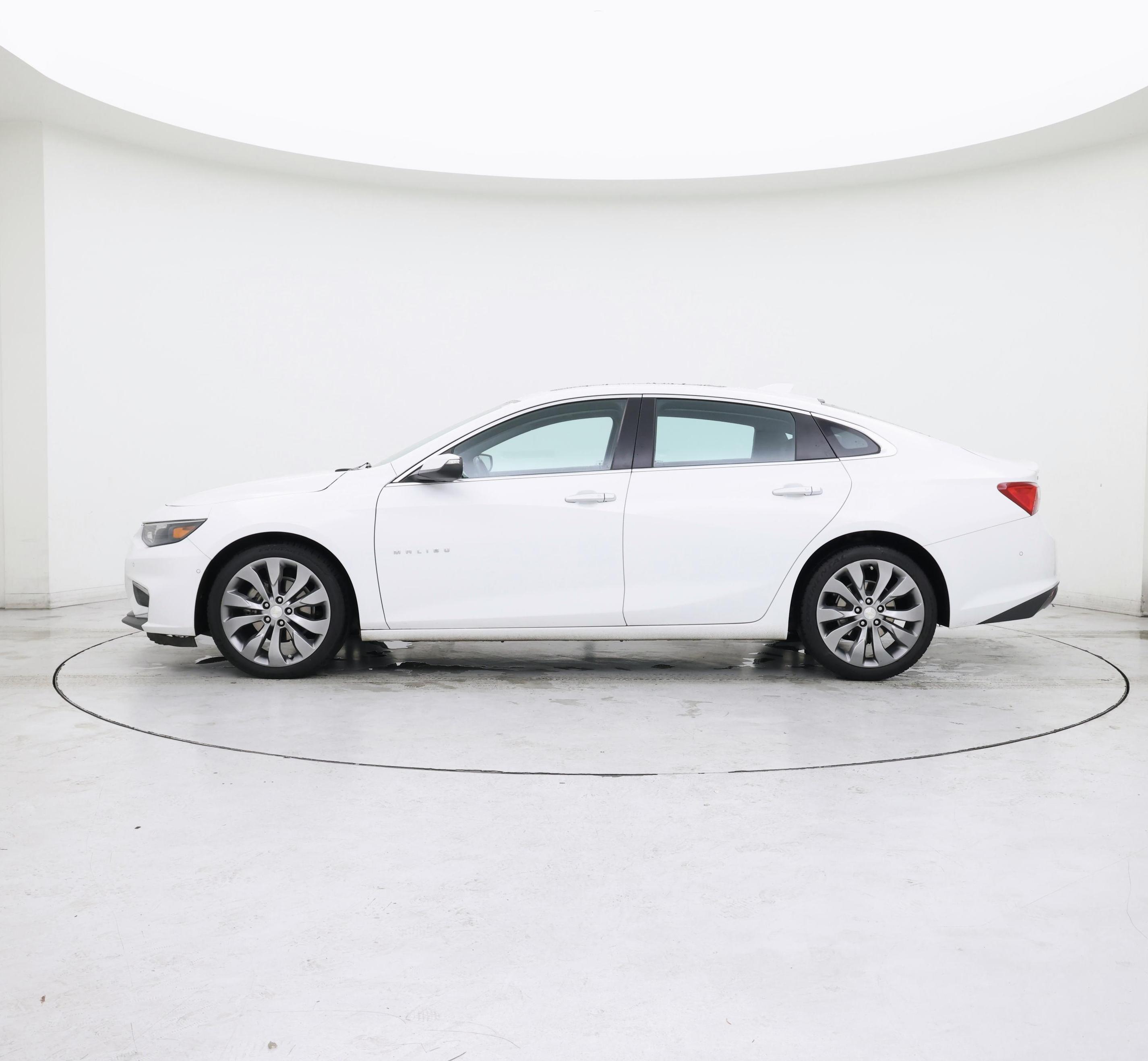 Thumbnail: 2016 Chevrolet Malibu - 3