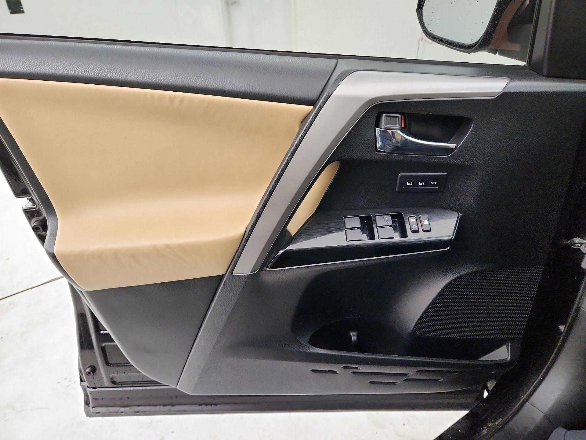 Thumbnail: 2017 Toyota RAV4 - 12