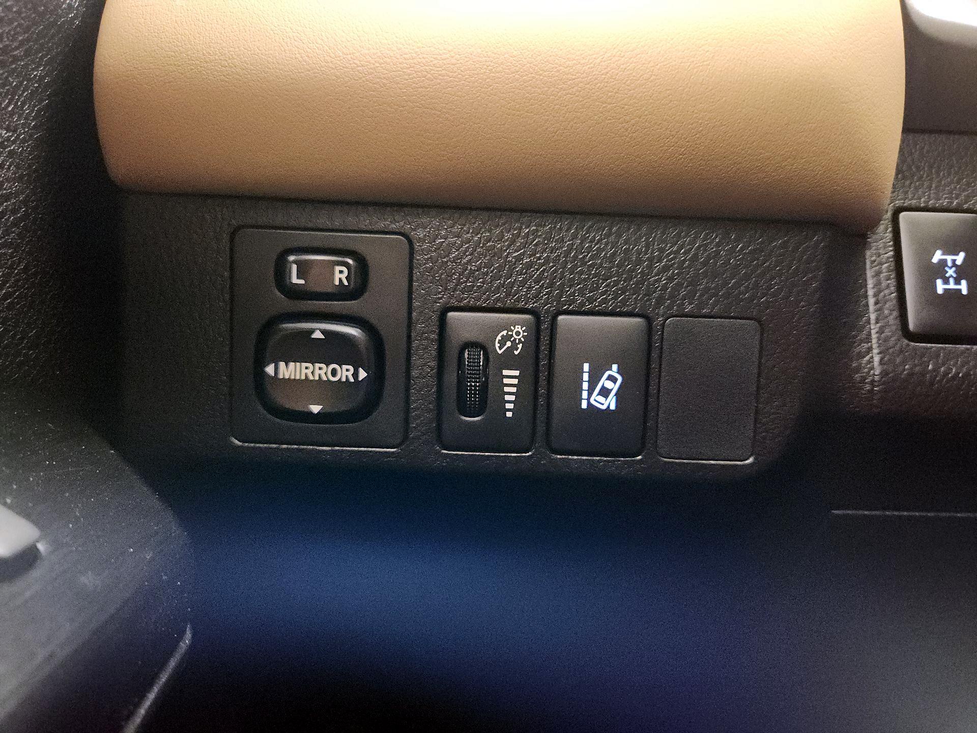 Thumbnail: 2017 Toyota RAV4 - 13