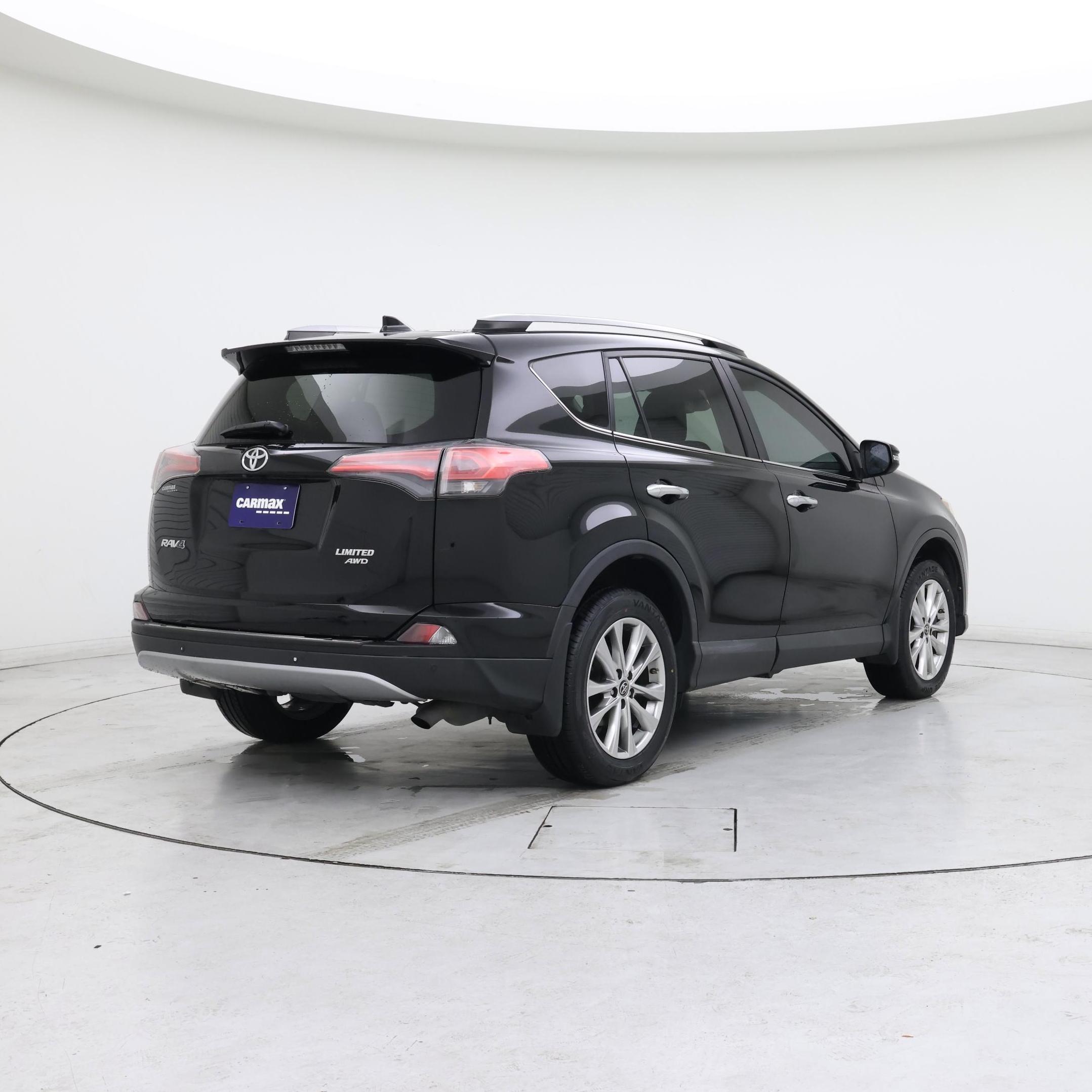 Thumbnail: 2017 Toyota RAV4 - 8