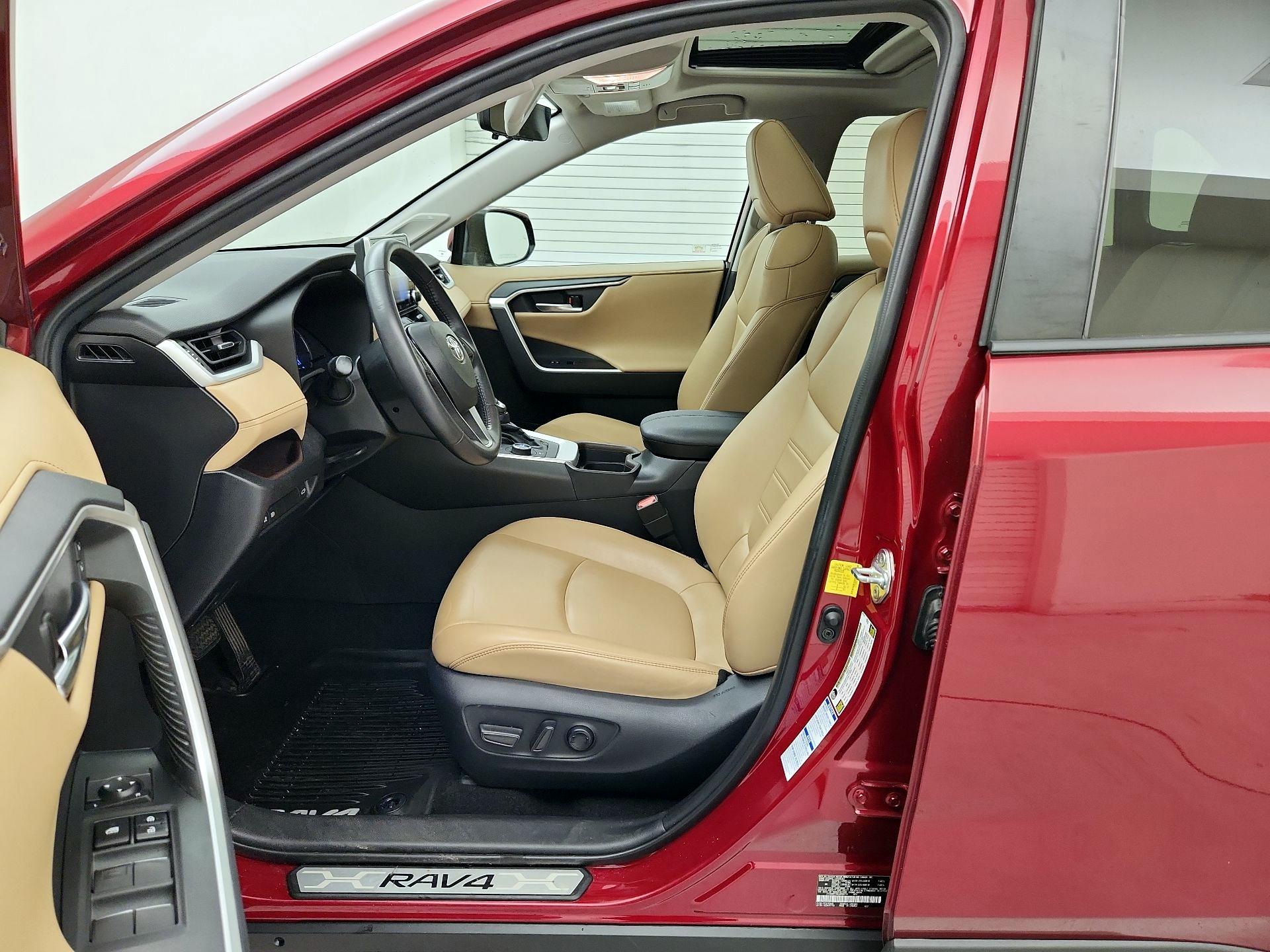 Thumbnail: 2020 Toyota RAV4 - 11