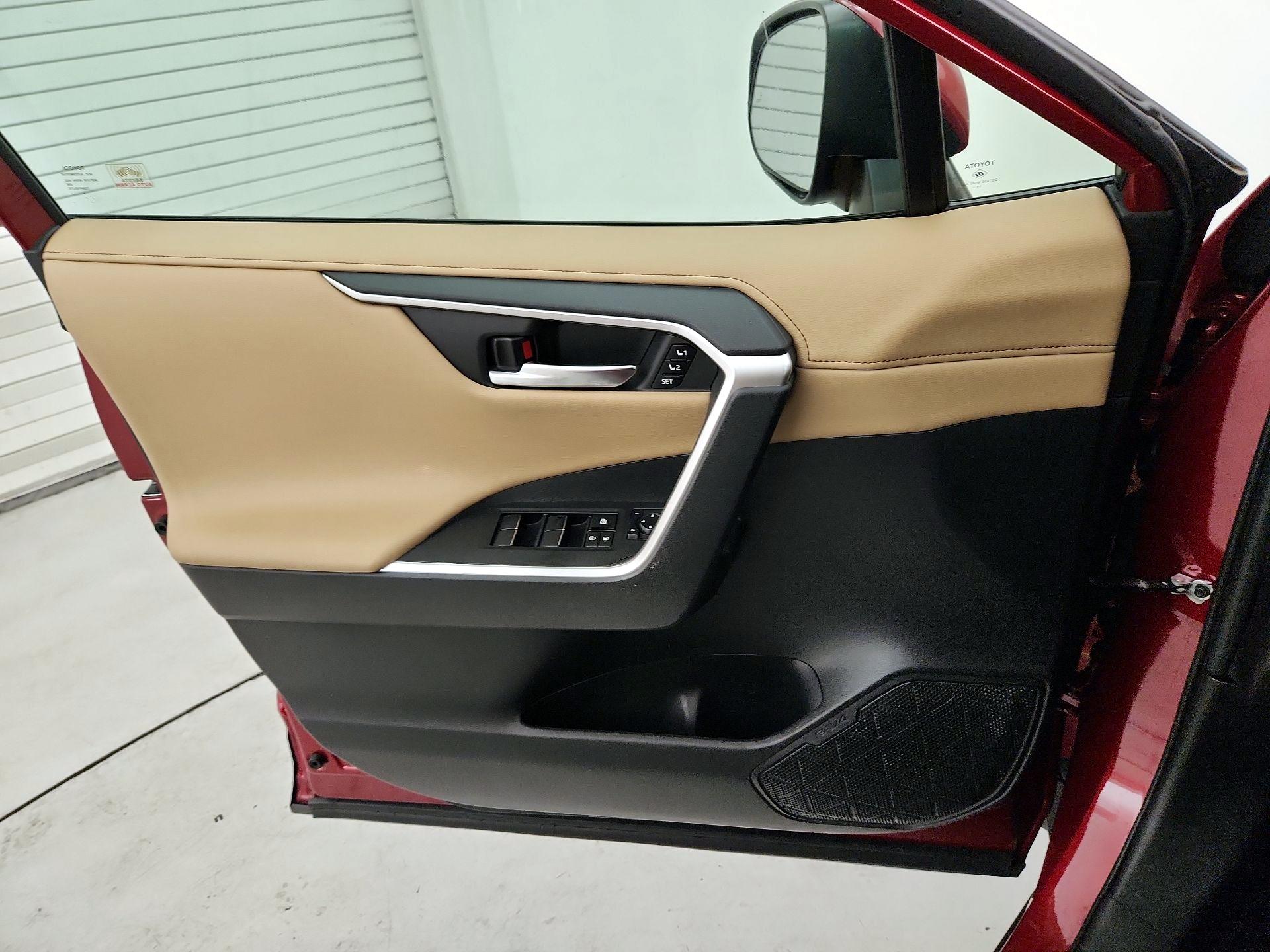 Thumbnail: 2020 Toyota RAV4 - 12