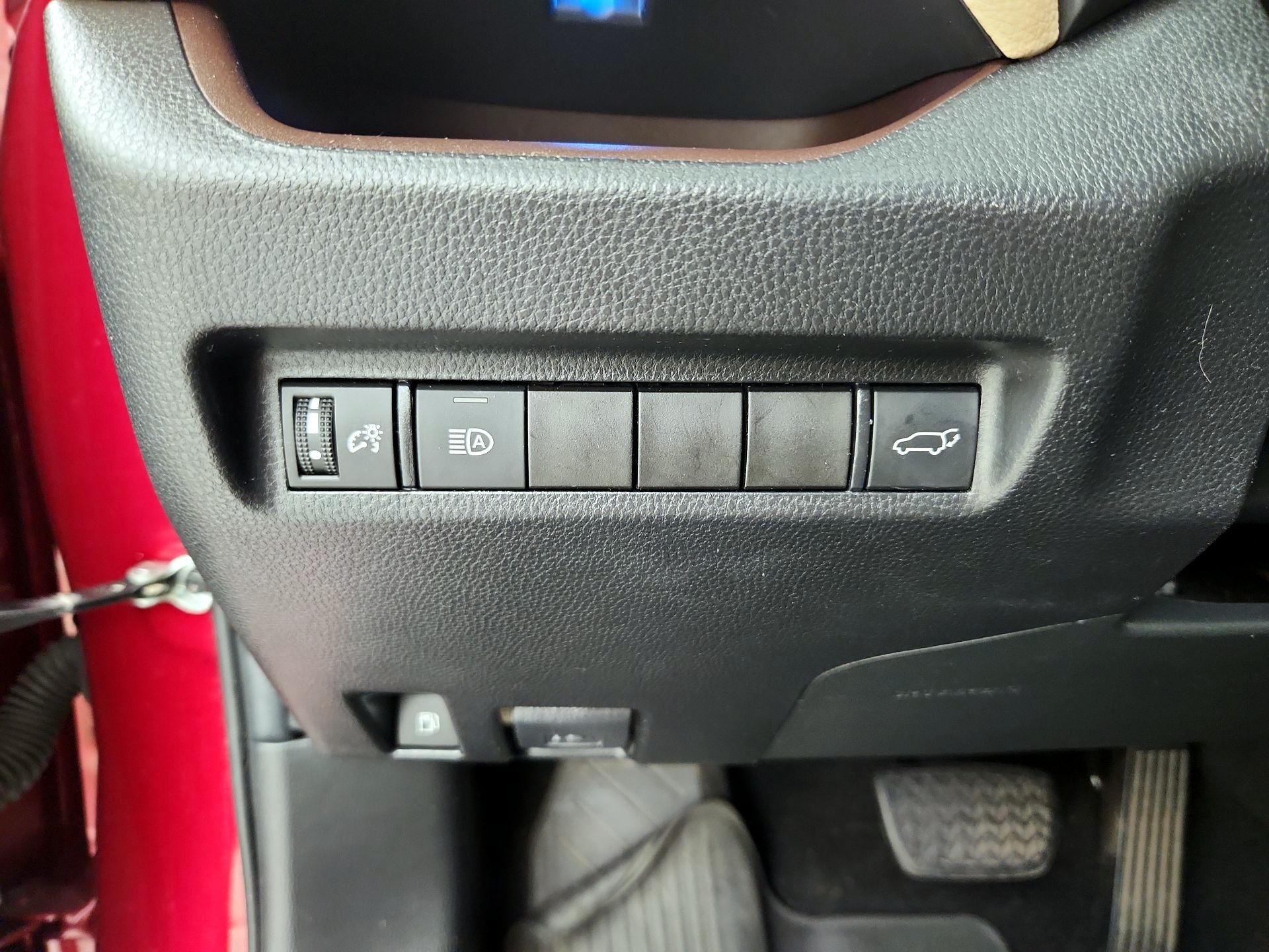 Thumbnail: 2020 Toyota RAV4 - 13