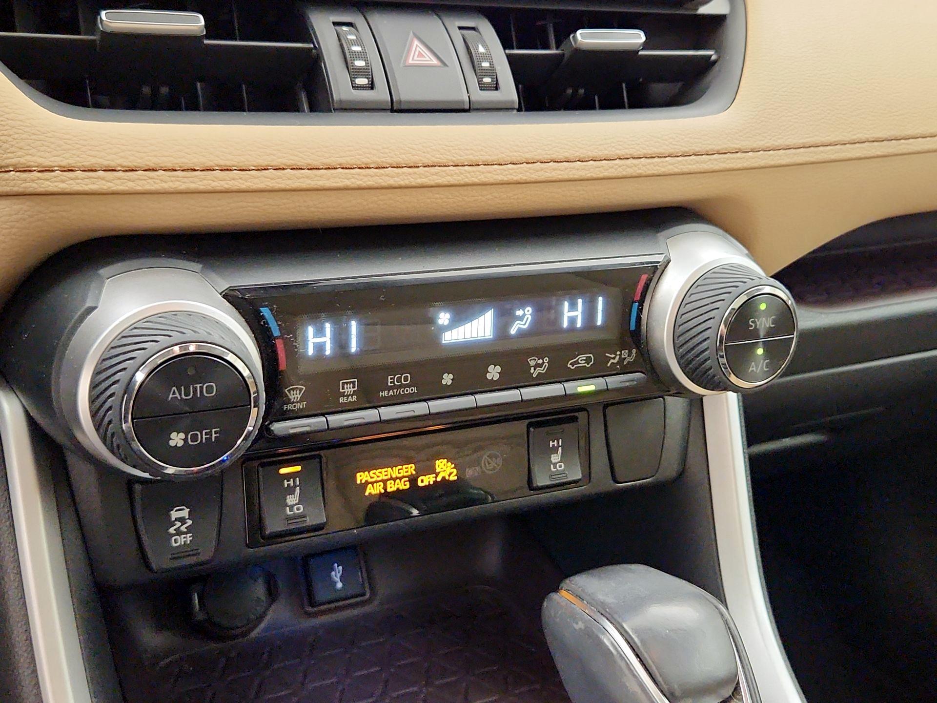 Thumbnail: 2020 Toyota RAV4 - 17