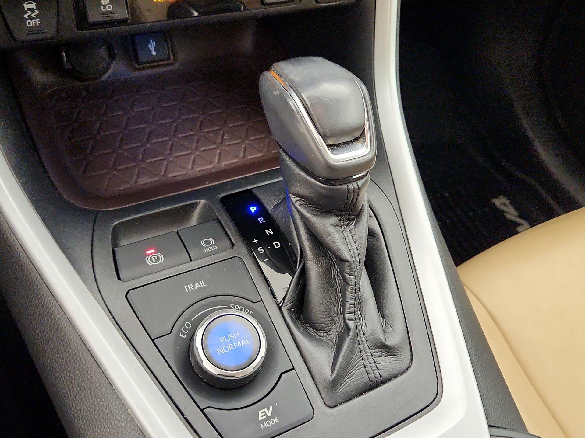 Thumbnail: 2020 Toyota RAV4 - 18