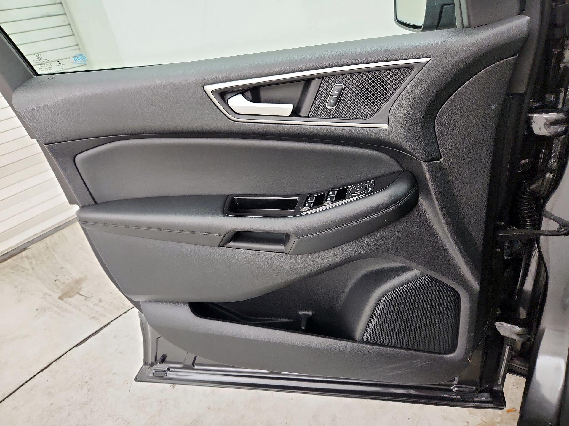 Thumbnail: 2016 Ford Edge - 12