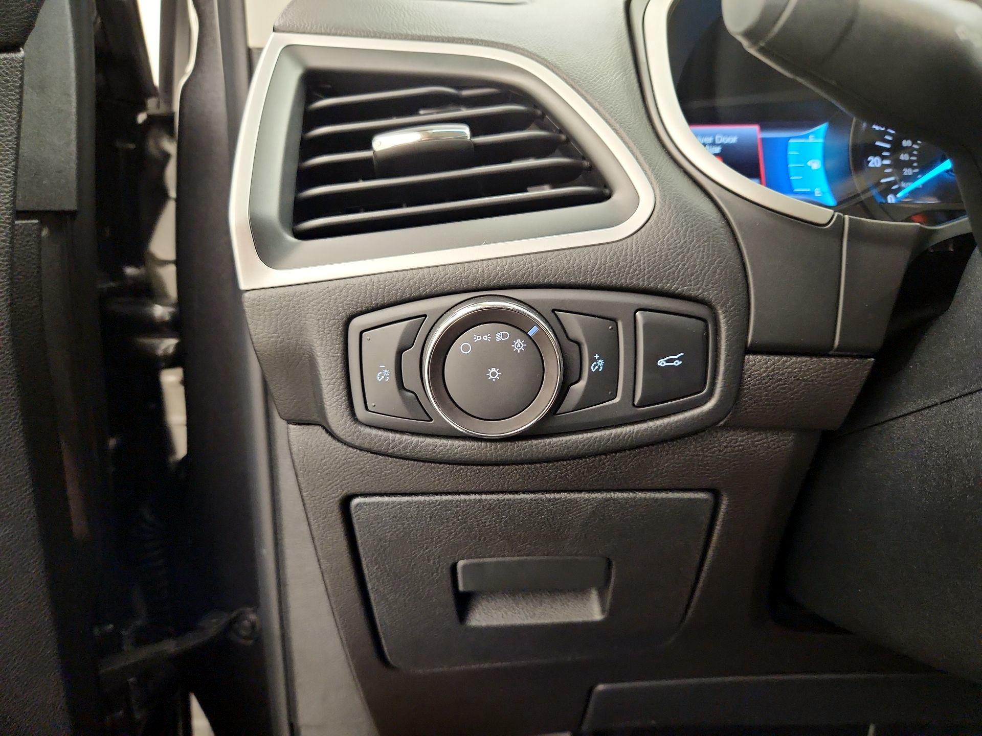 Thumbnail: 2016 Ford Edge - 13