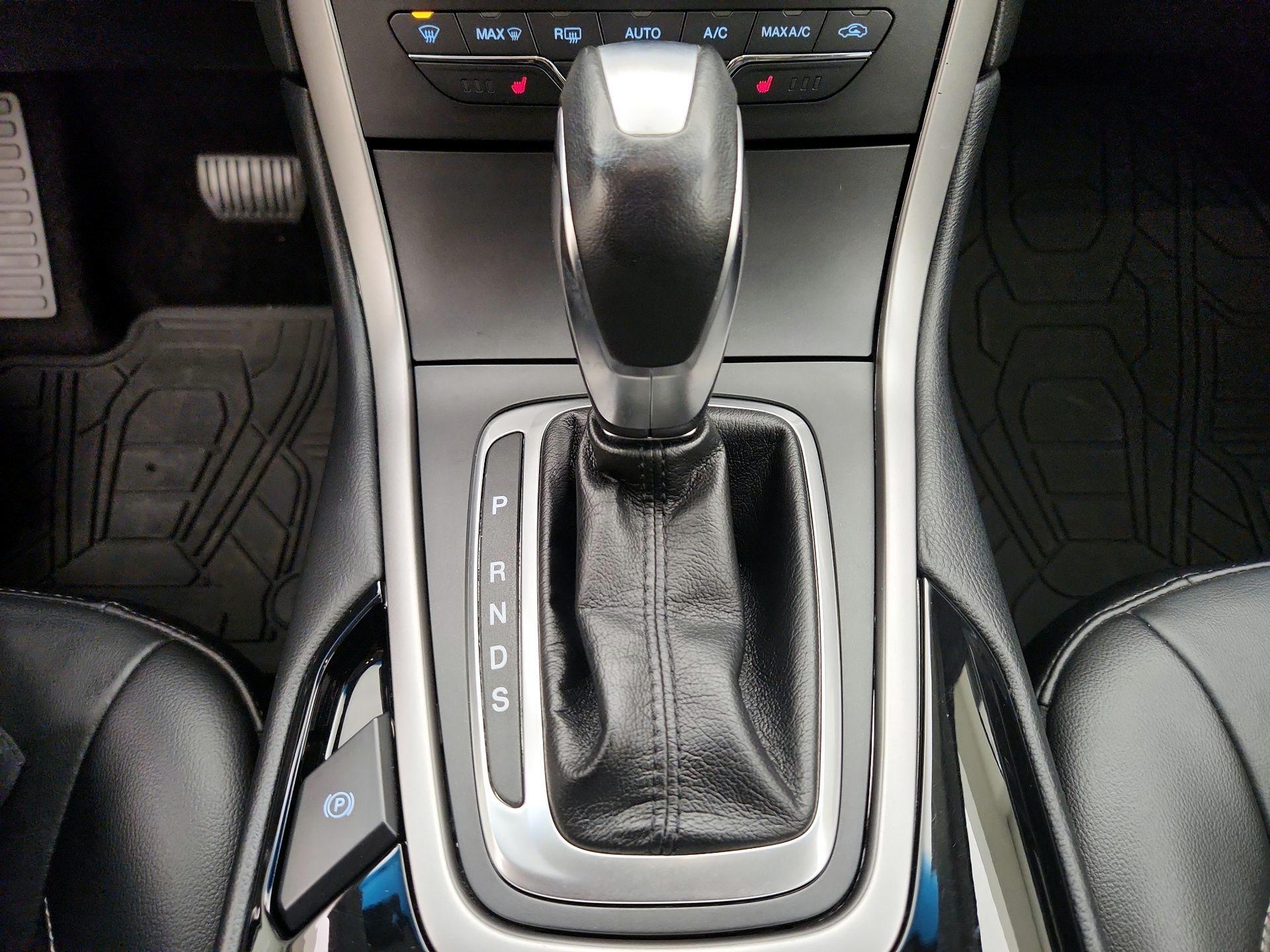 Thumbnail: 2016 Ford Edge - 18