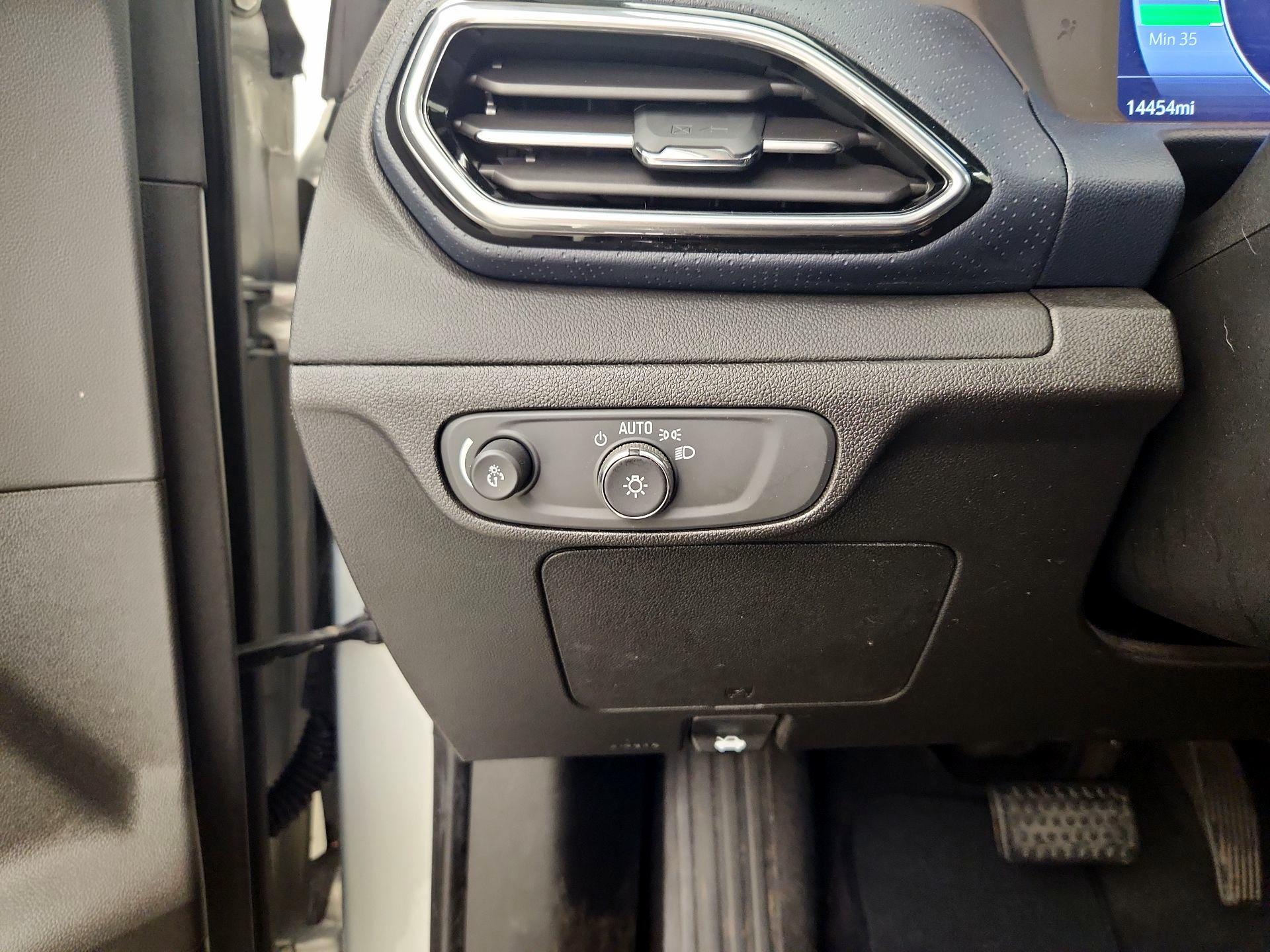 Thumbnail: 2023 Chevrolet Bolt EUV - 13